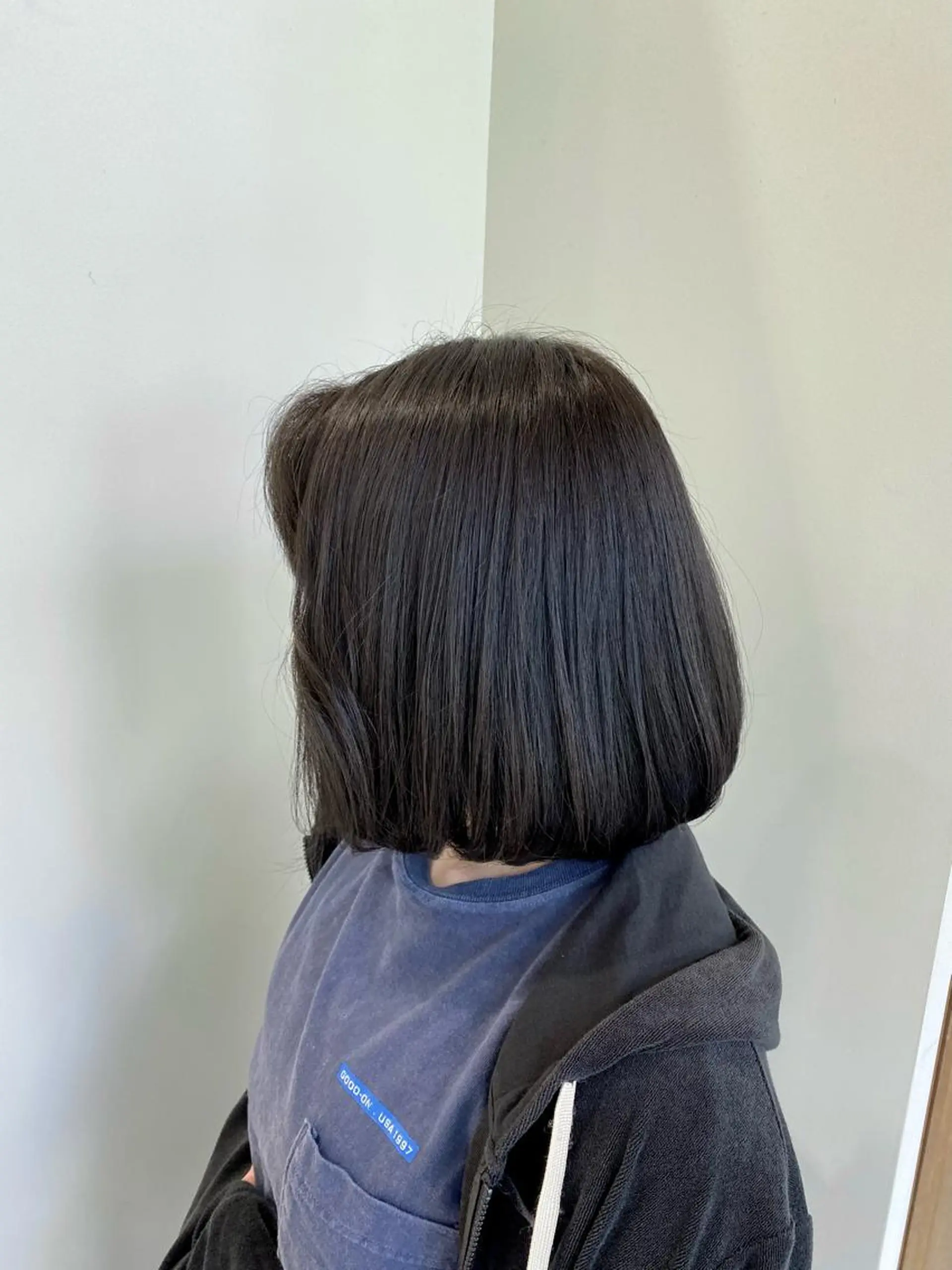 ミディアム カラー ヘアアレンジ 黒髪 ブリーチ ブルーカラー ブルーブラック ブリーチなしカラー カット ヘアカラー Reginavita栄店 【レジナヴィータ】所属・鈴木 二依奈のヘアスタイル