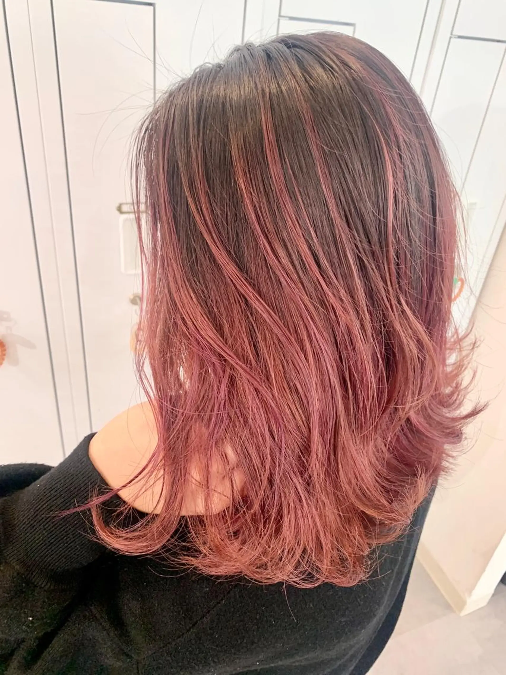 セミロング カラー グラデーションカラー ピンクカラー ヘアカラー トリートメント 宮永 智香のヘアスタイル