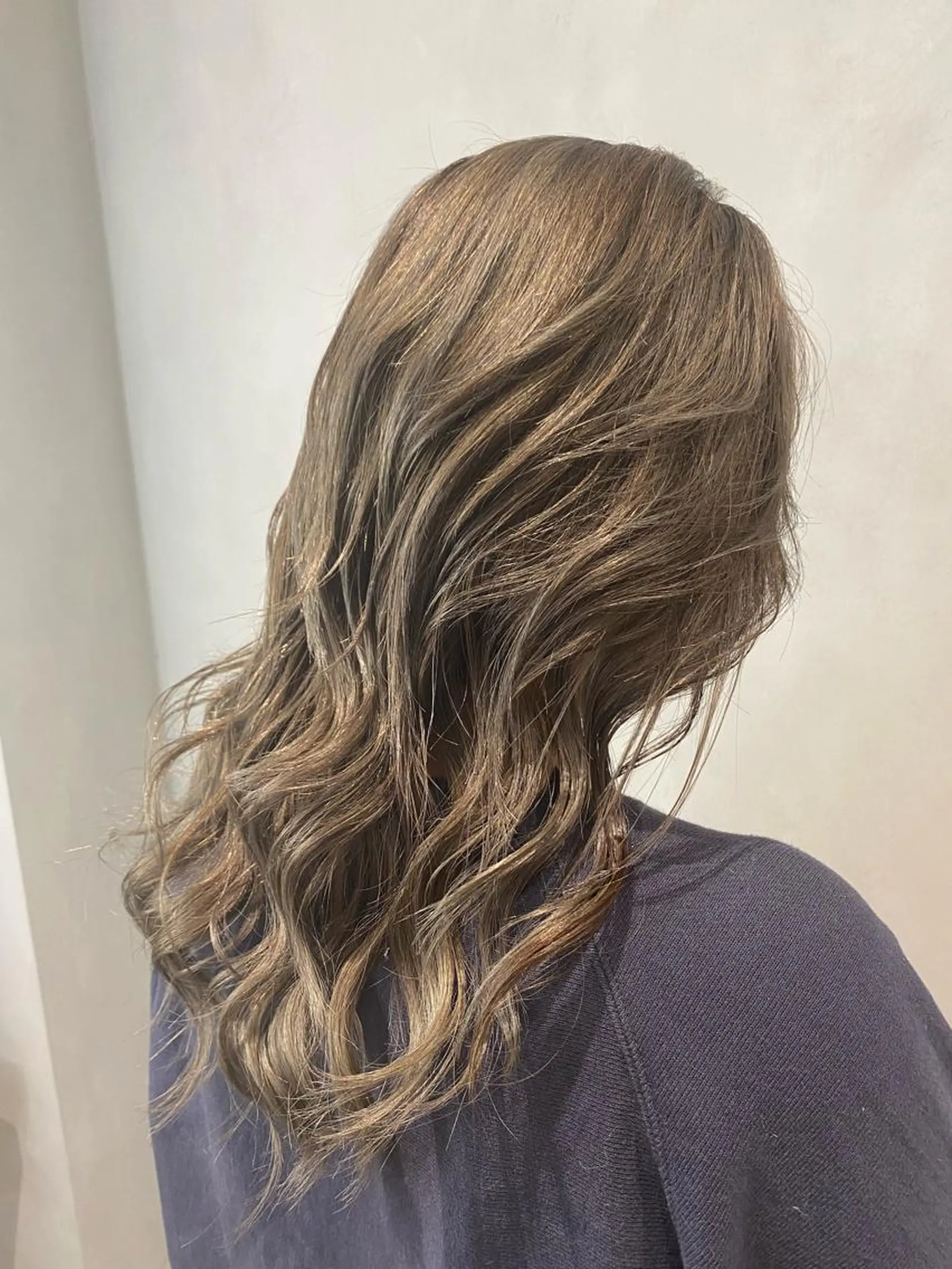 セミロング カラー グレージュ ミルクティーグレージュ ヘアカラー トリートメント 渡辺　亮/ ハイライト/髪質改善のヘアスタイル