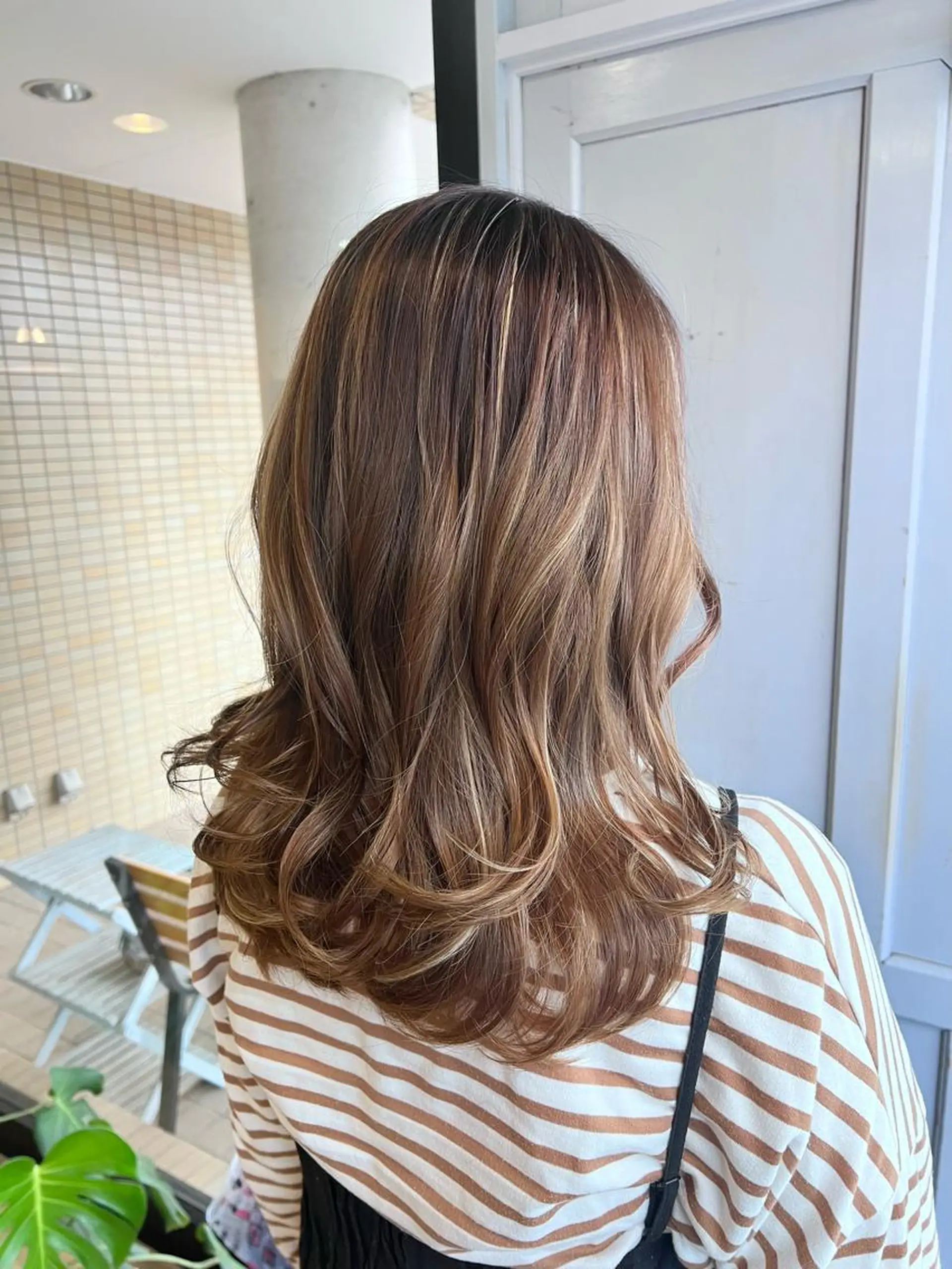ロング カラー ベージュカラー ハイライトカラー ハイライト ヘアカラー トリートメント ツキダテ ユイのヘアスタイル