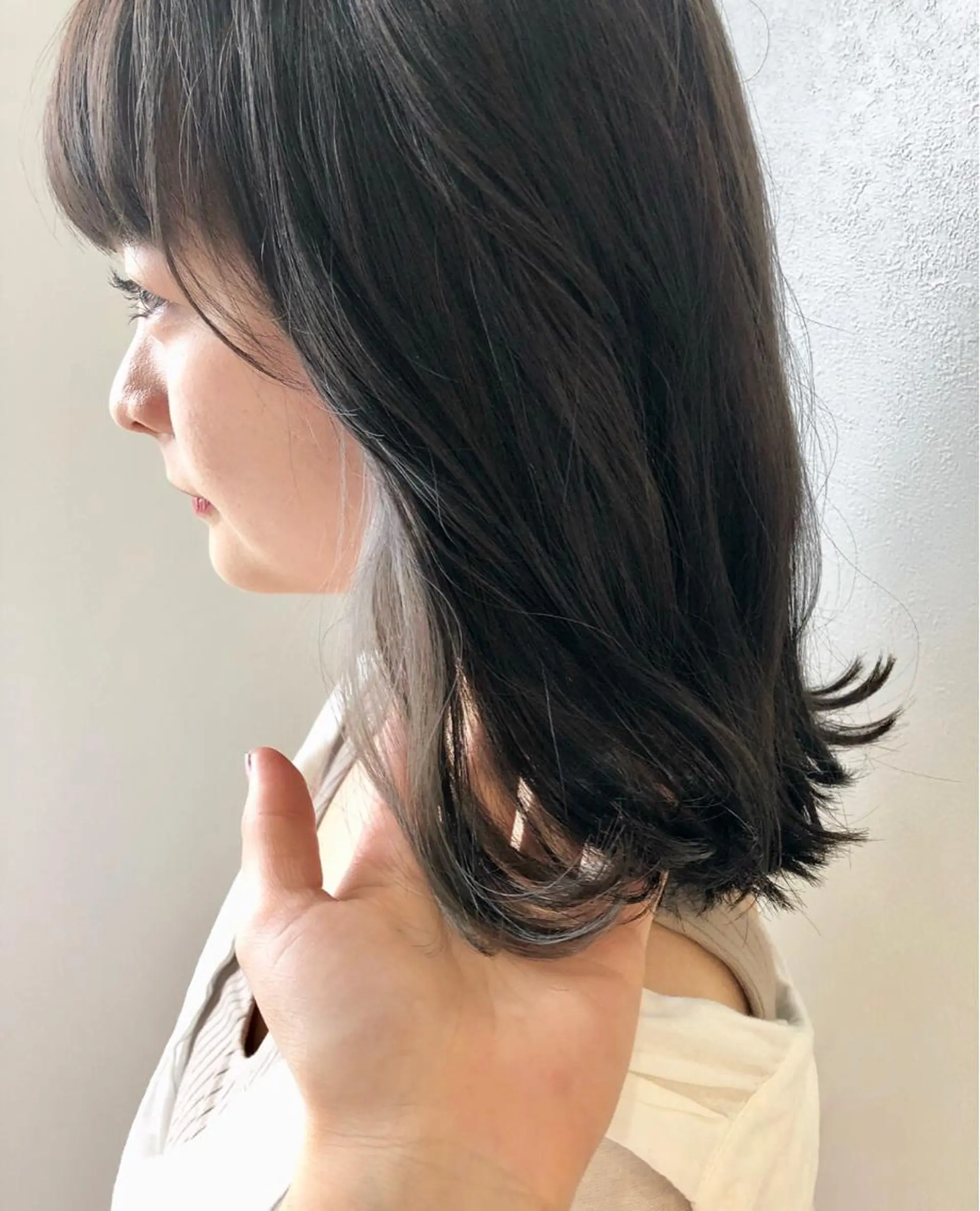 ミディアム カラー ベージュカラー ヘアカラー 岩田 萌那のヘアスタイル