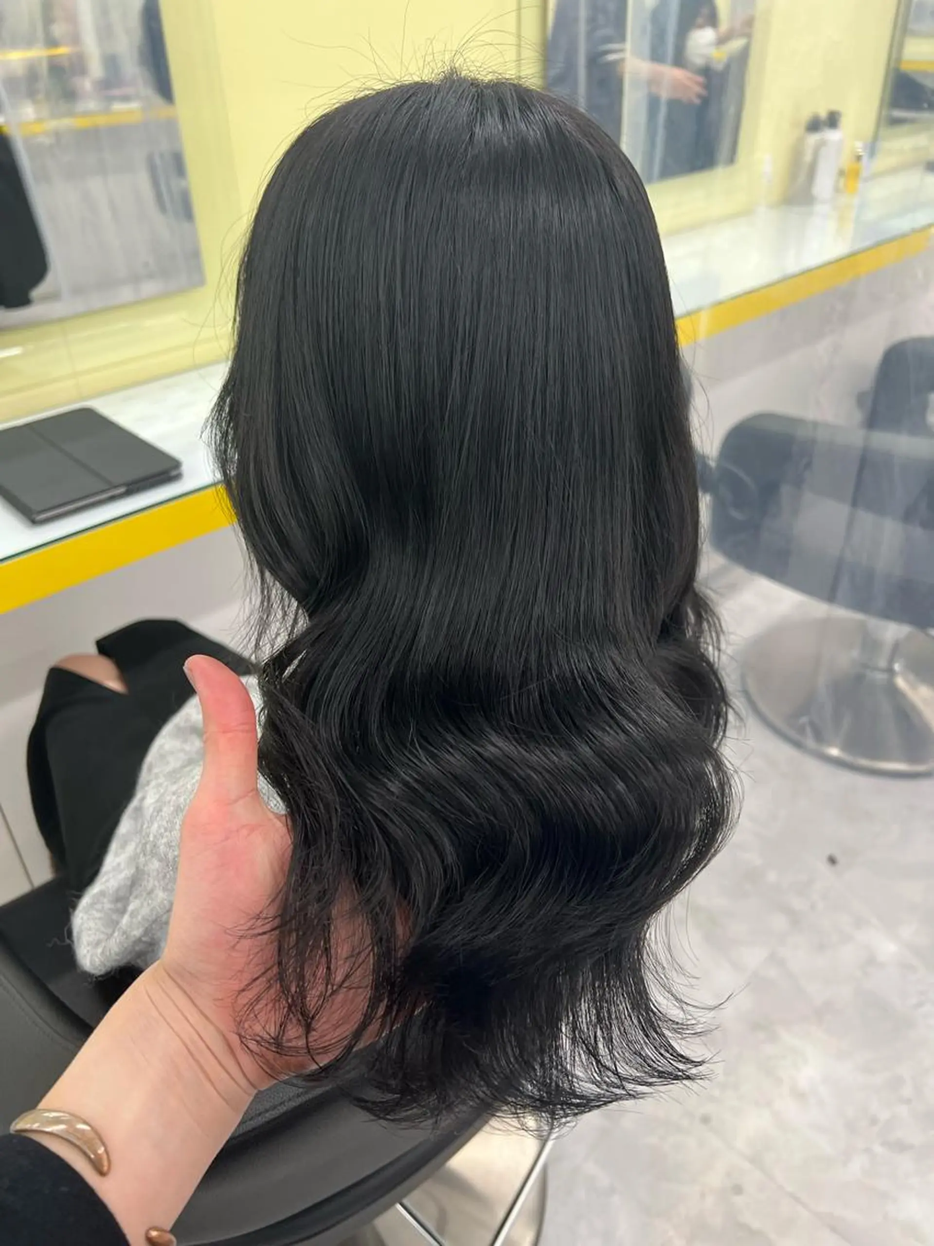 セミロング パーマ ヘアアレンジ メンズ マツエク・マツパ ヘアカラー トリートメント ヘッドスパ ヘアセット 韓国風ベージュ🤎 赤みなし🌿横浜🤎のヘアスタイル
