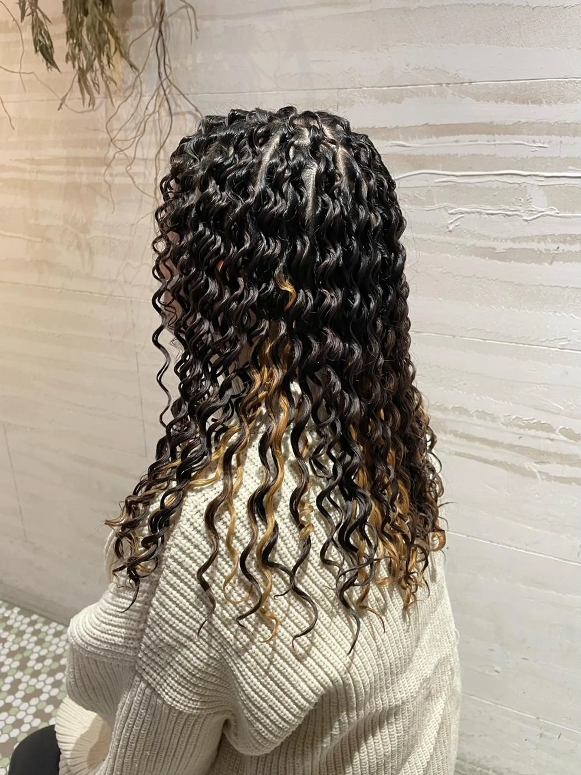 ロング パーマ プードルパーマ ソバージュ スパイラルパーマ カット パーマ シェアサロン〜糸ito〜所属・Hiro ヒロのヘアスタイル