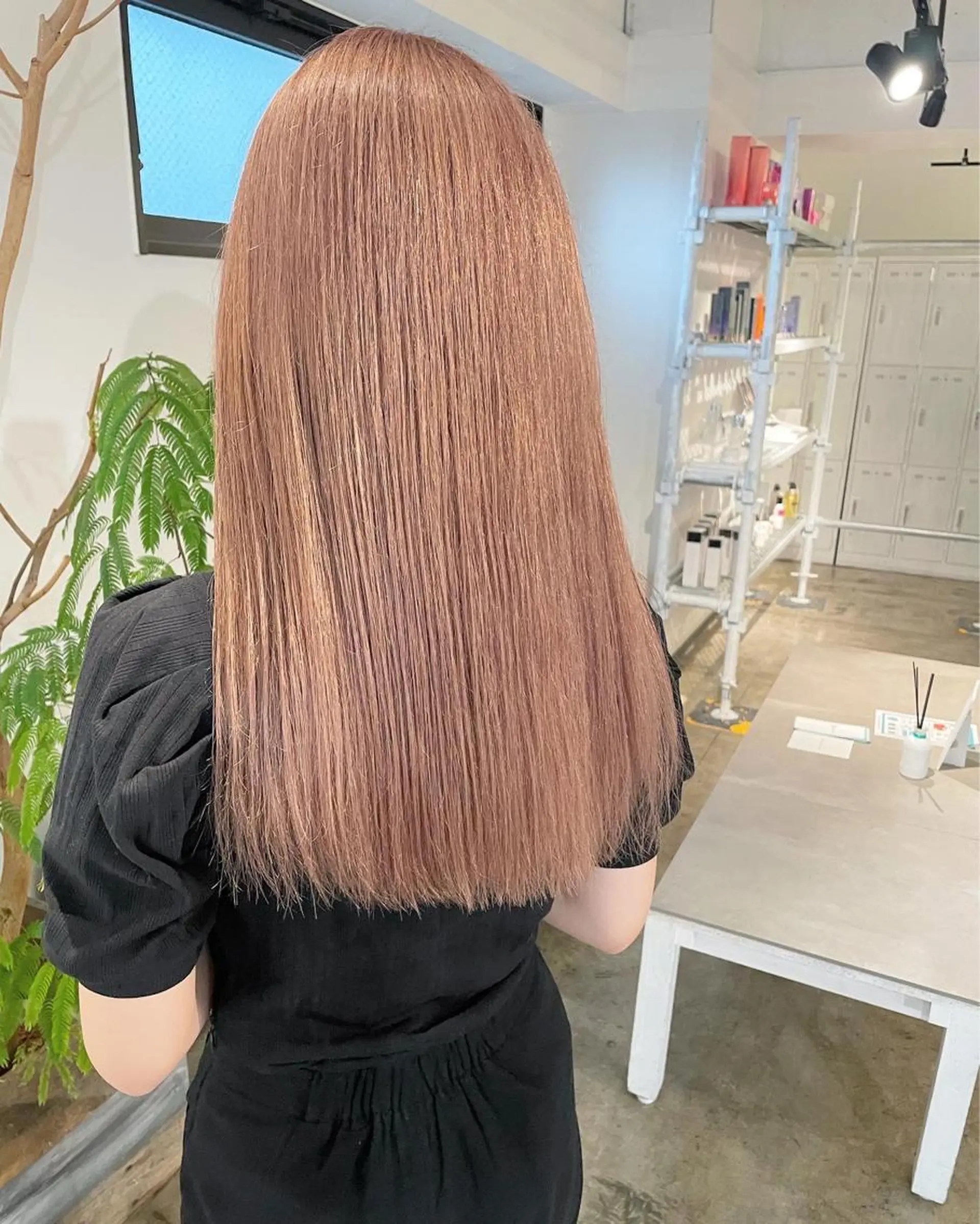 ロング カラー ベージュカラー ミルクティーベージュ ヘアカラー トリートメント ハイトーン/レイヤー /ケアブリーチ石川治のヘアスタイル