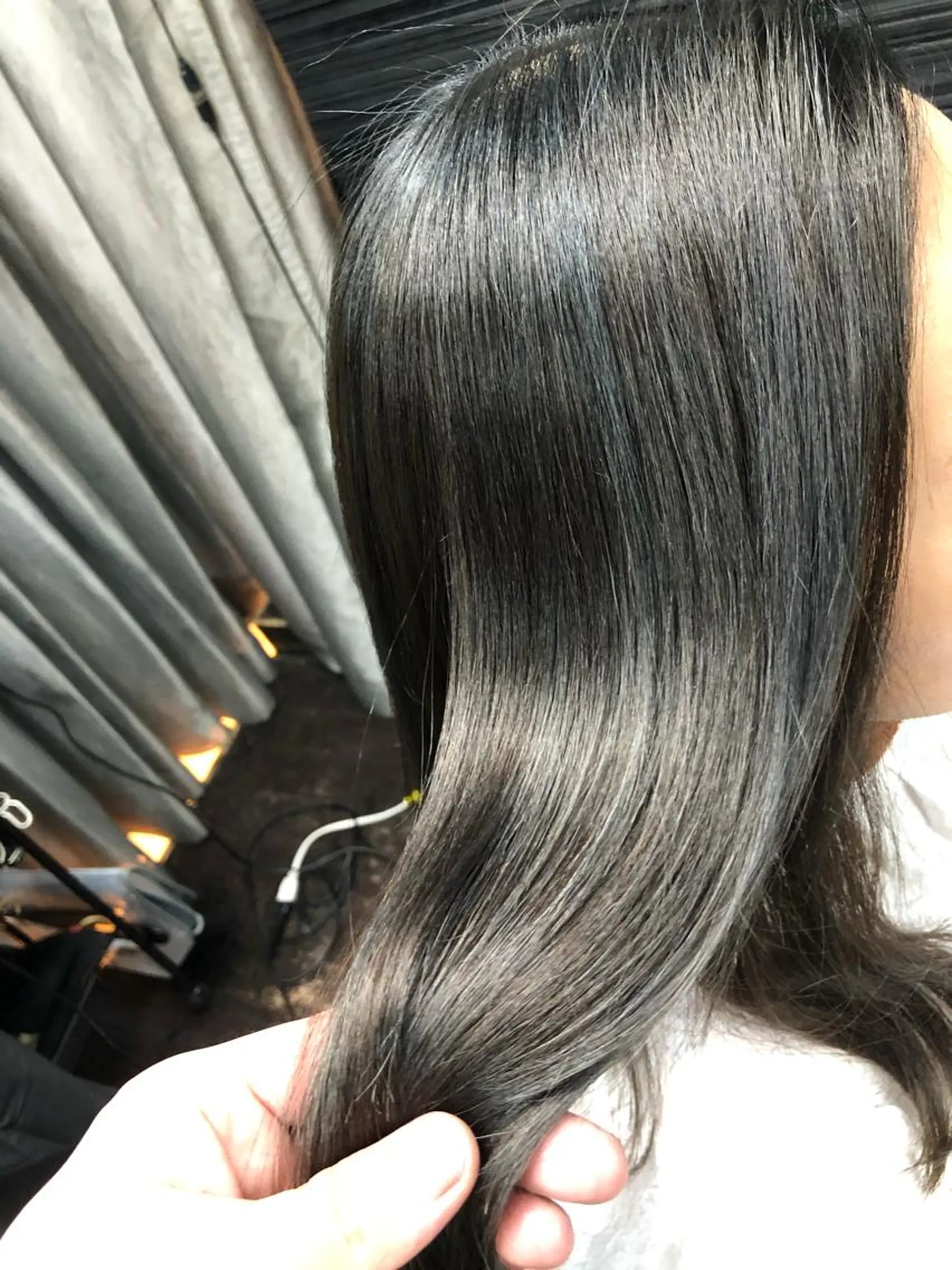 ミディアム カラー ブルーカラー ハイライトカラー ハイライト VERONIQUE所属・山本 雅由のヘアスタイル