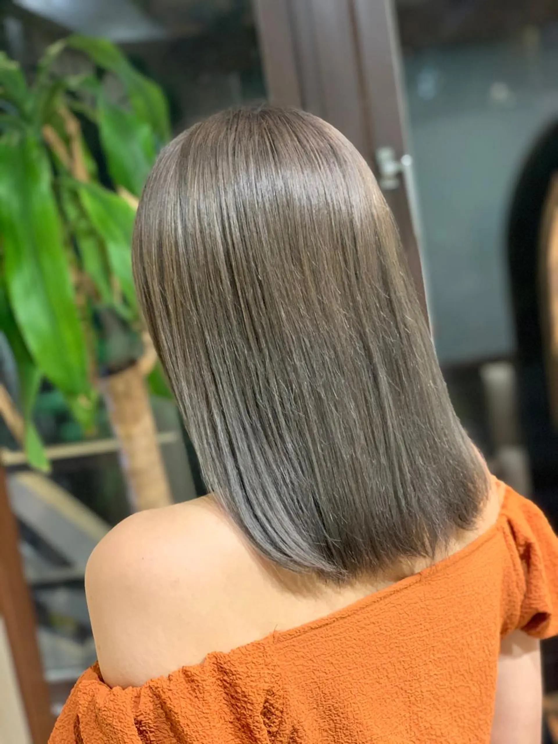 ミディアム ヘアカラー トリートメント フォーバイグランデ カラーのヘアスタイル