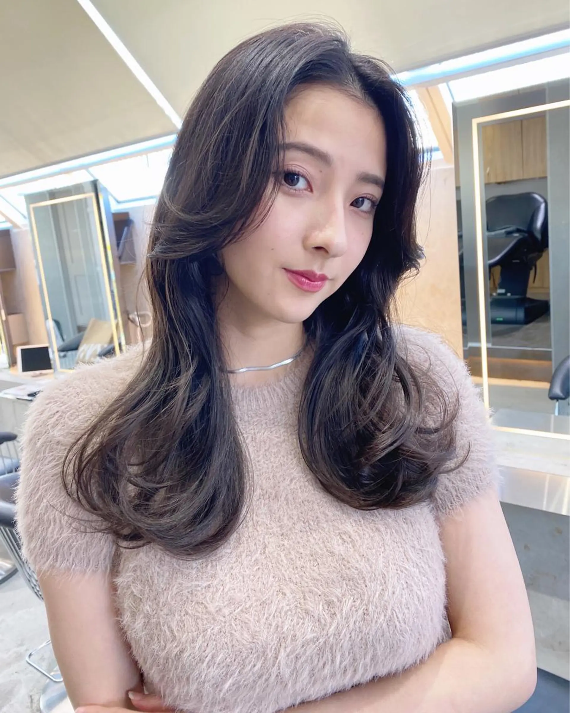ロング カット ヘアカラー トリートメント 山本翔一郎 韓国顔周りレイヤーのヘアスタイル