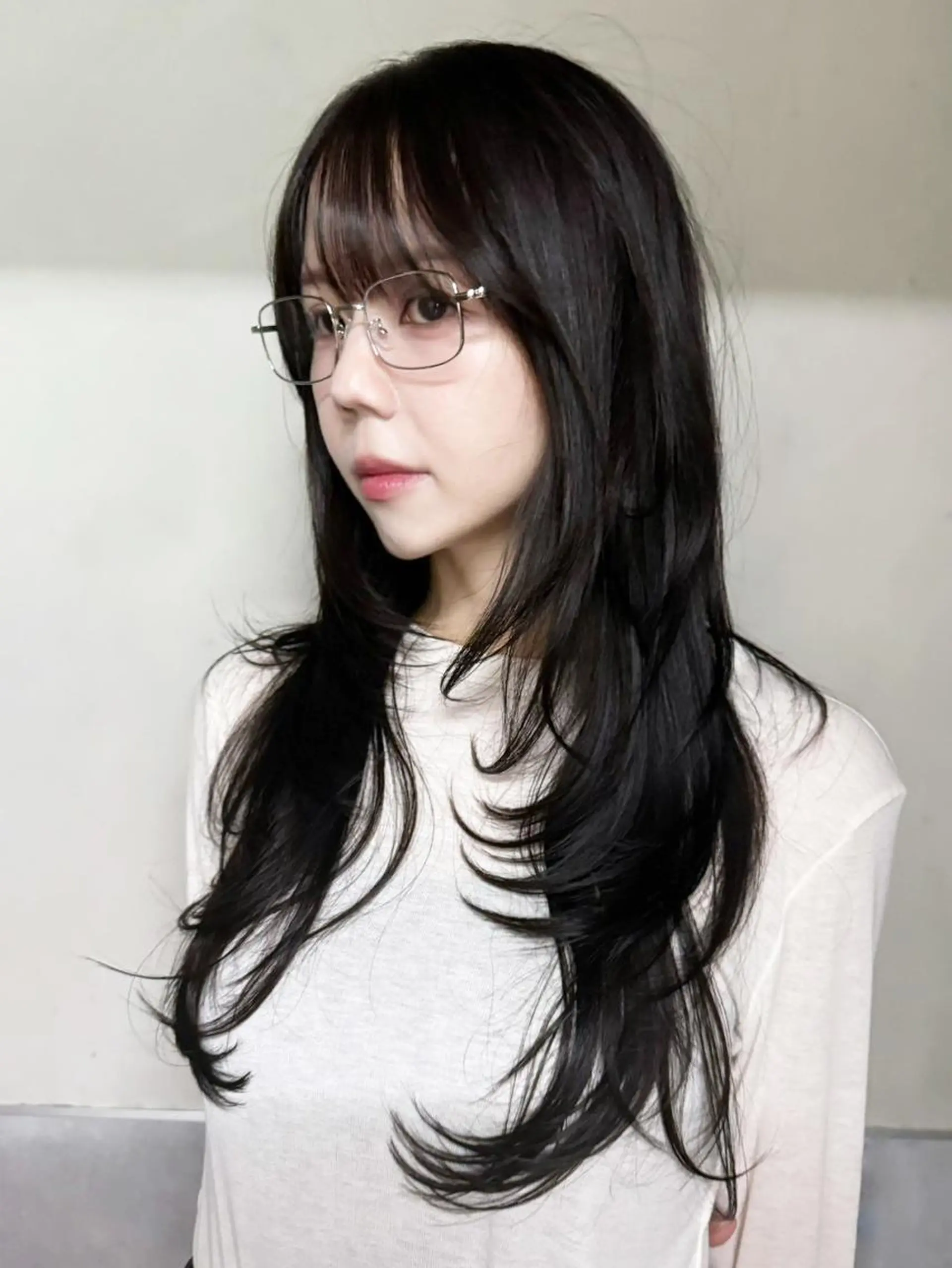 カラー セミロング グレージュ 顔まわりレイヤー 顔周りカット 韓国風ヘア レイヤーカット カット ヘアカラー トリートメント ITby ALBUM 北千住店のヘアスタイル