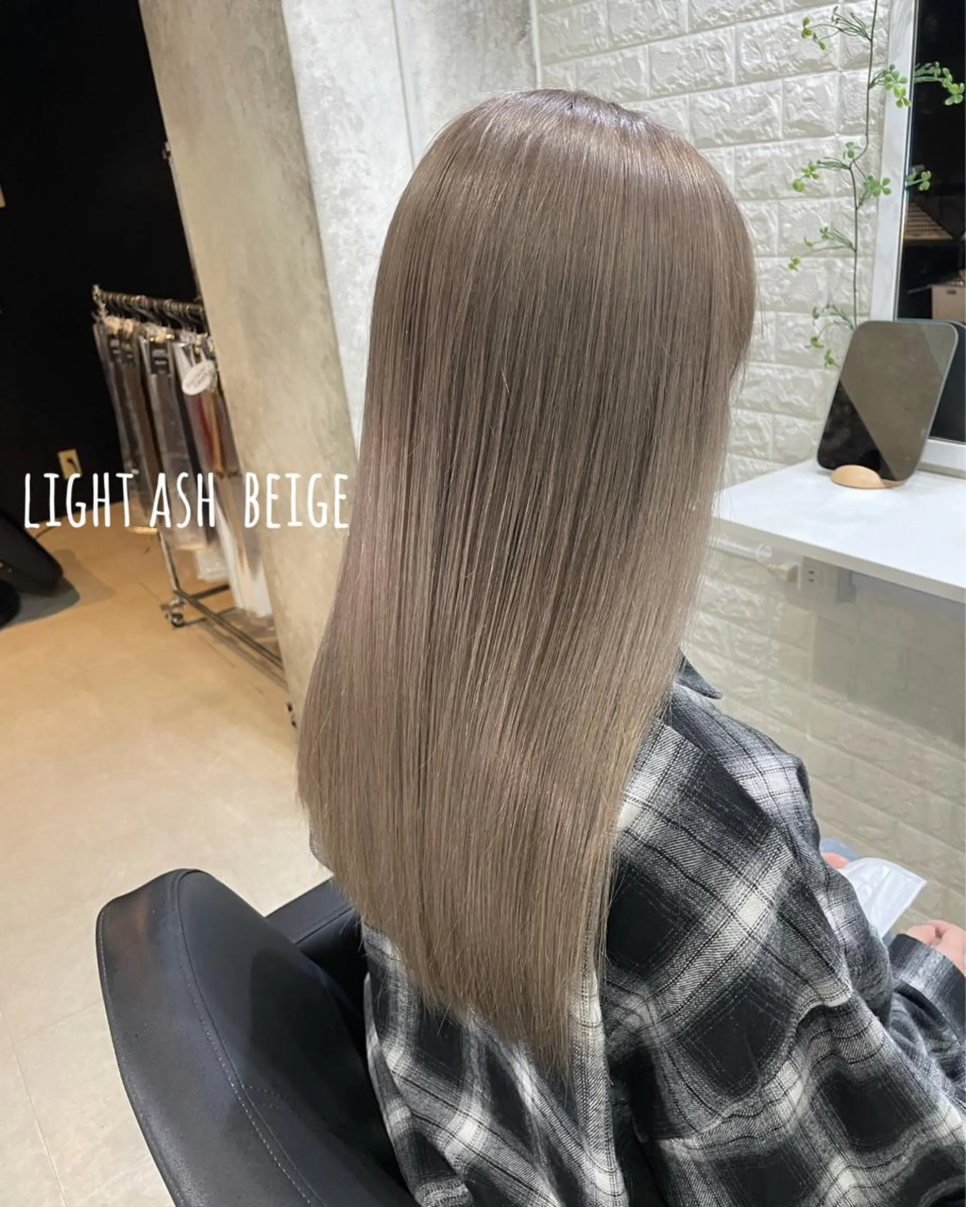 セミロング カラー アッシュ ベージュカラー ヘアカラー トリートメント Nino（ニーノ）所属・にしき さんのヘアスタイル