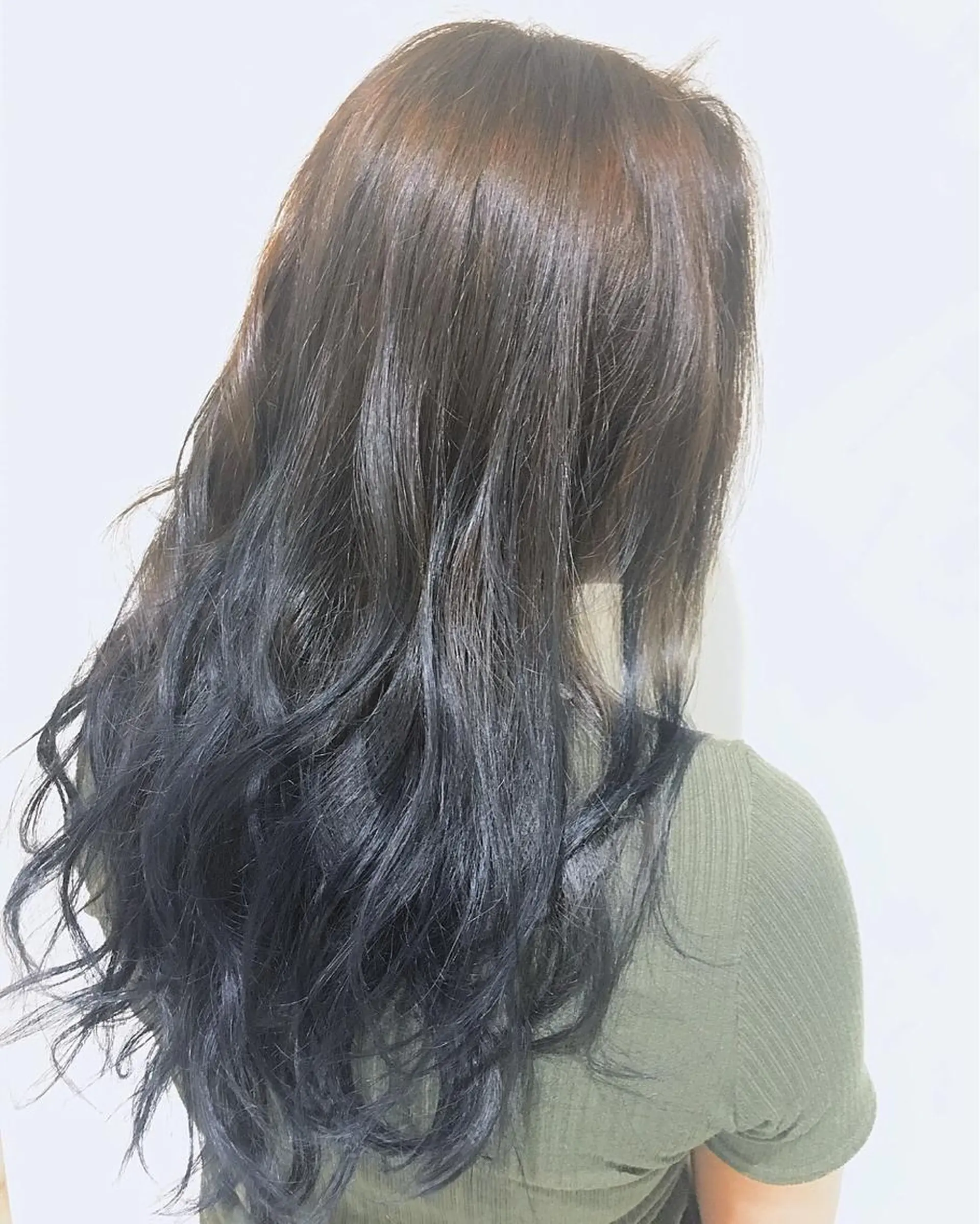 ロング カラー ブルーカラー グラデーションカラー ネイビーカラー カット ヘアカラー 松吉 純平のヘアスタイル