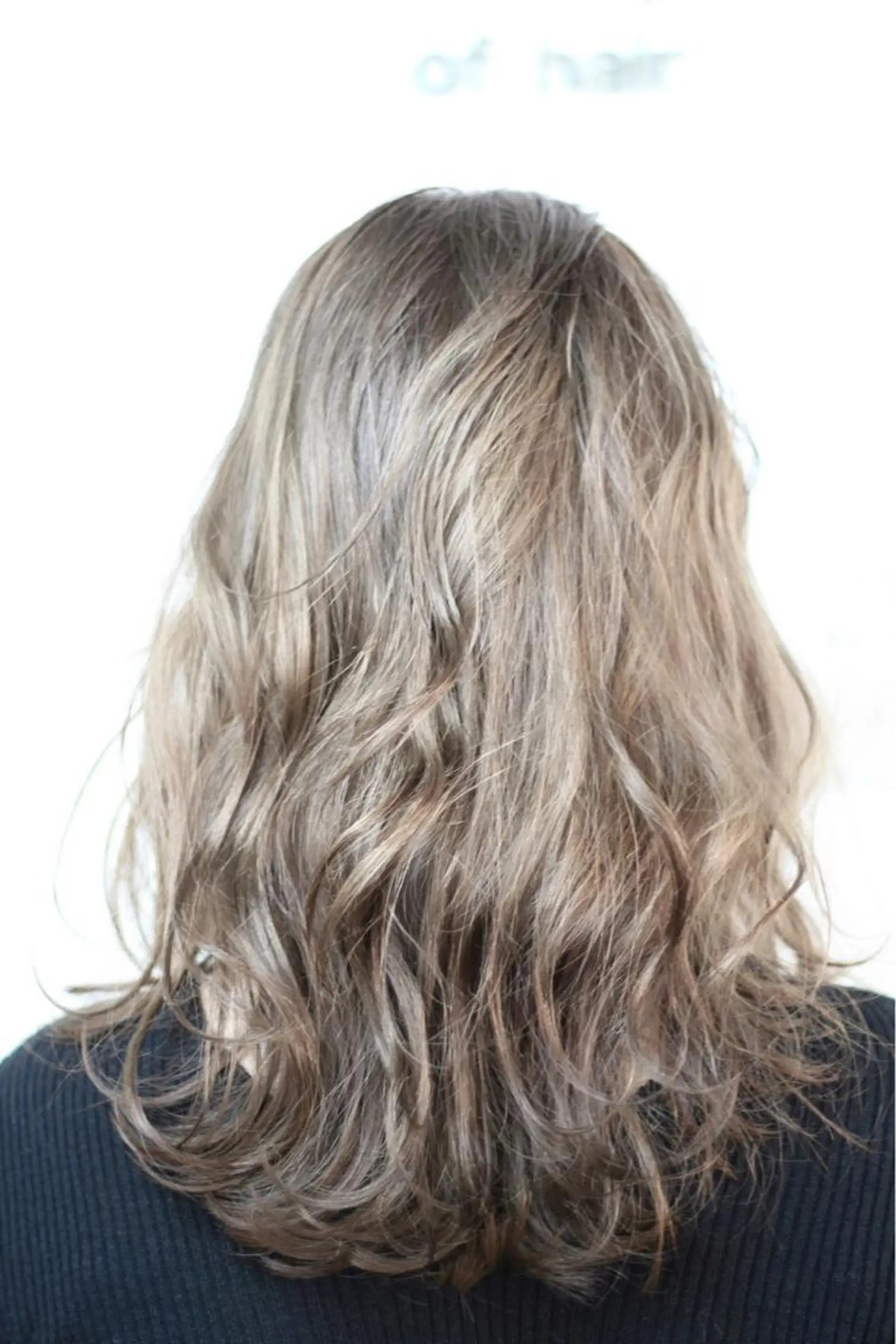 セミロング カラー ヘアアレンジ アッシュ アッシュグレー ハイトーンカラー ハットリ /北習志野のヘアスタイル