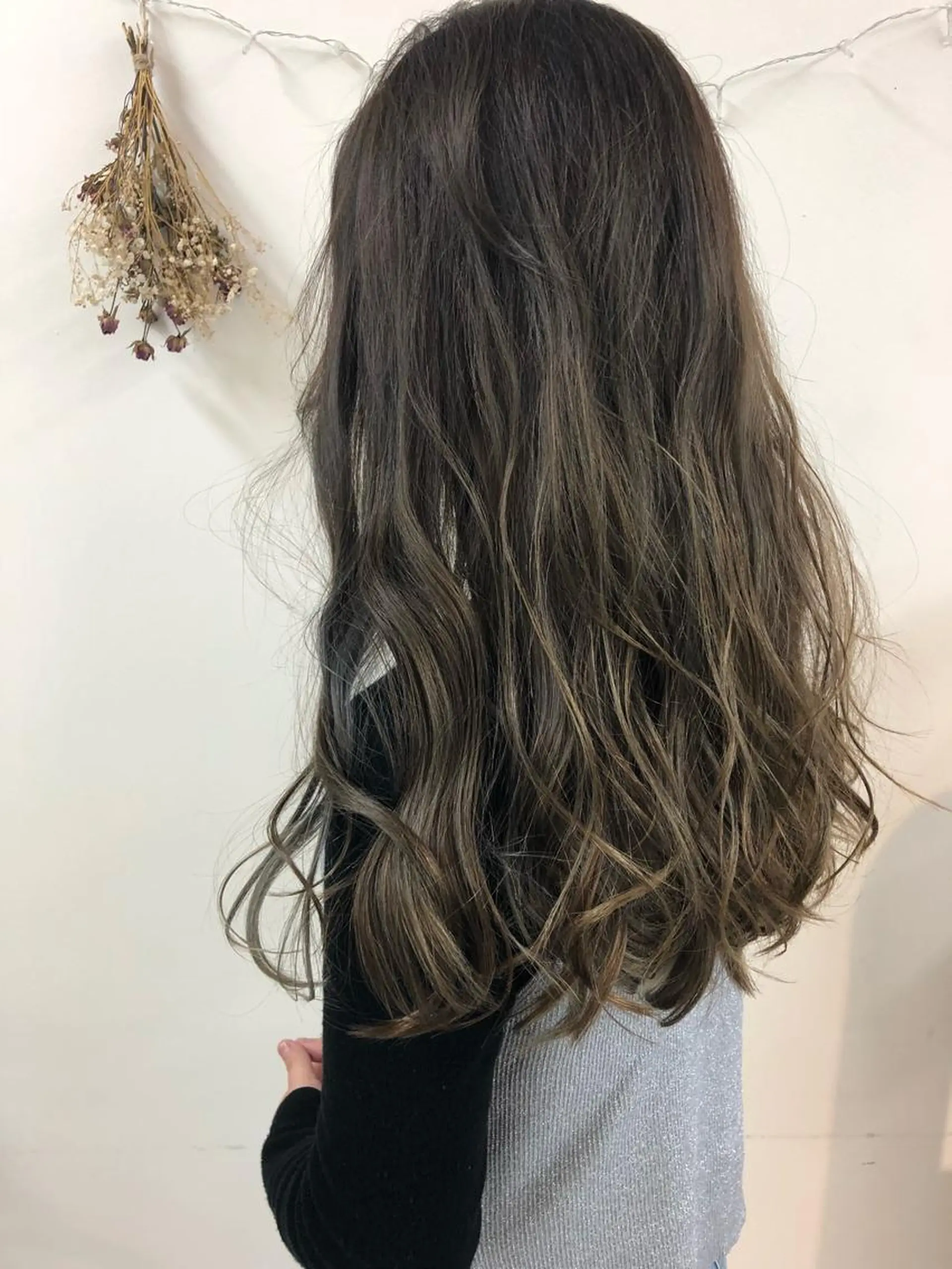 ロング カラー バレイヤージュ グレージュ レイヤーカット ヘアカラー カラー職人/上川原 雄飛のヘアスタイル