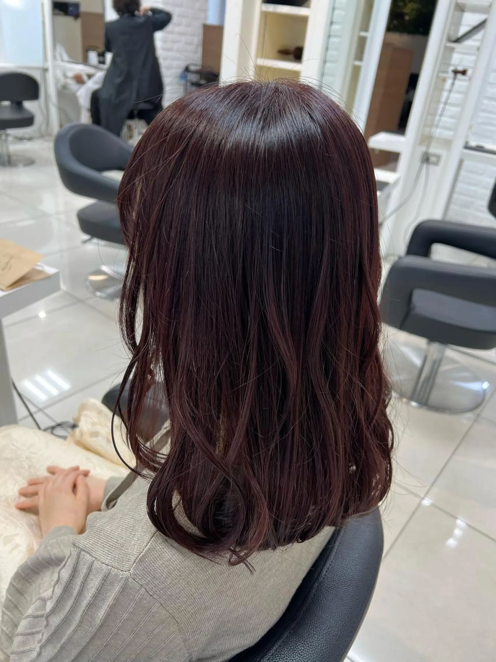 セミロング カラー ブリーチ ブリーチなしカラー ピンクカラー レッドカラー 【暖色カラー特化】 中山由梨のヘアスタイル