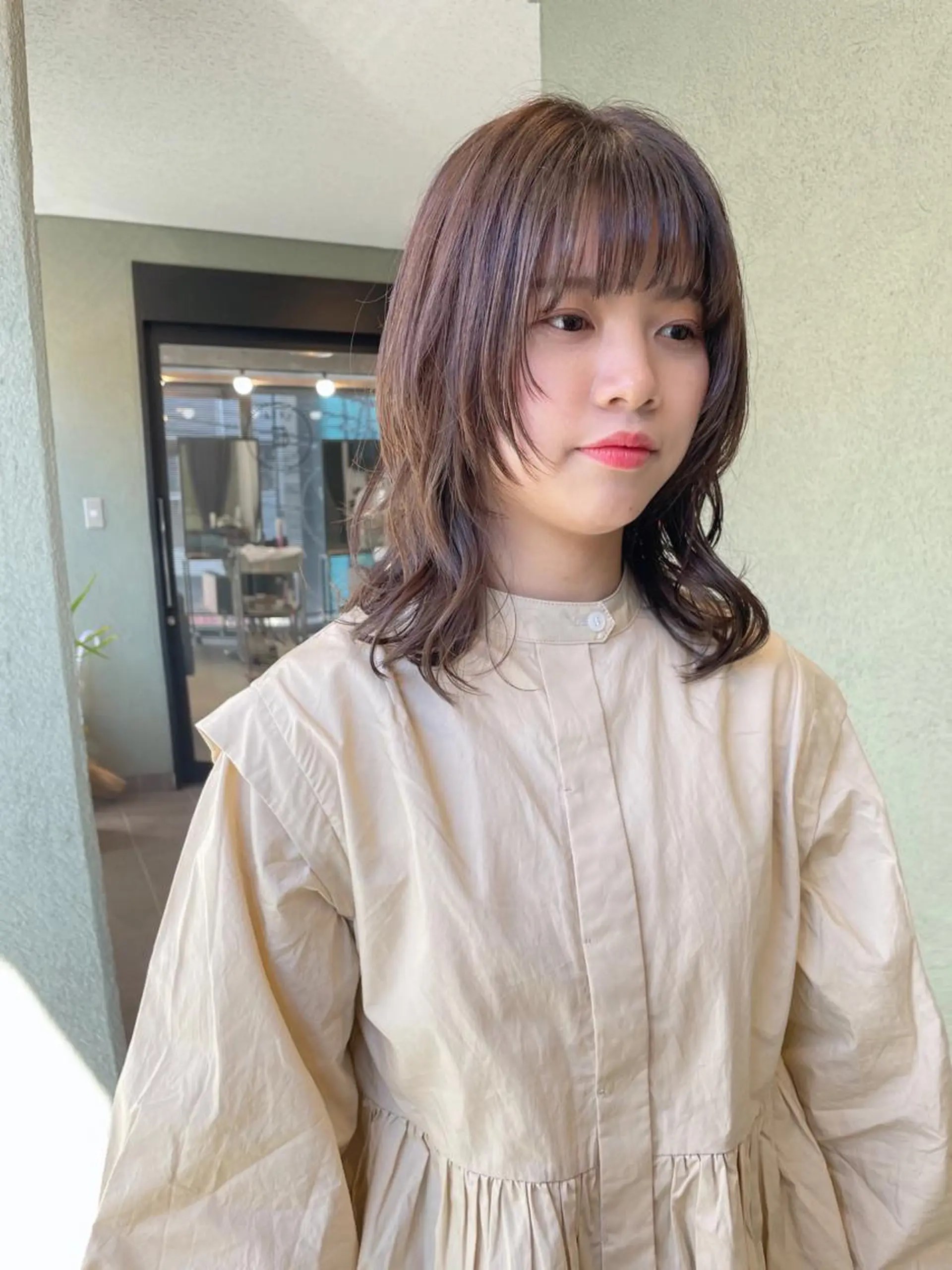 ミディアム カラー ベージュカラー 顔まわりレイヤー レイヤーカット ウルフカット カット ヘアカラー トリートメント HIROKI ” stylistのヘアスタイル