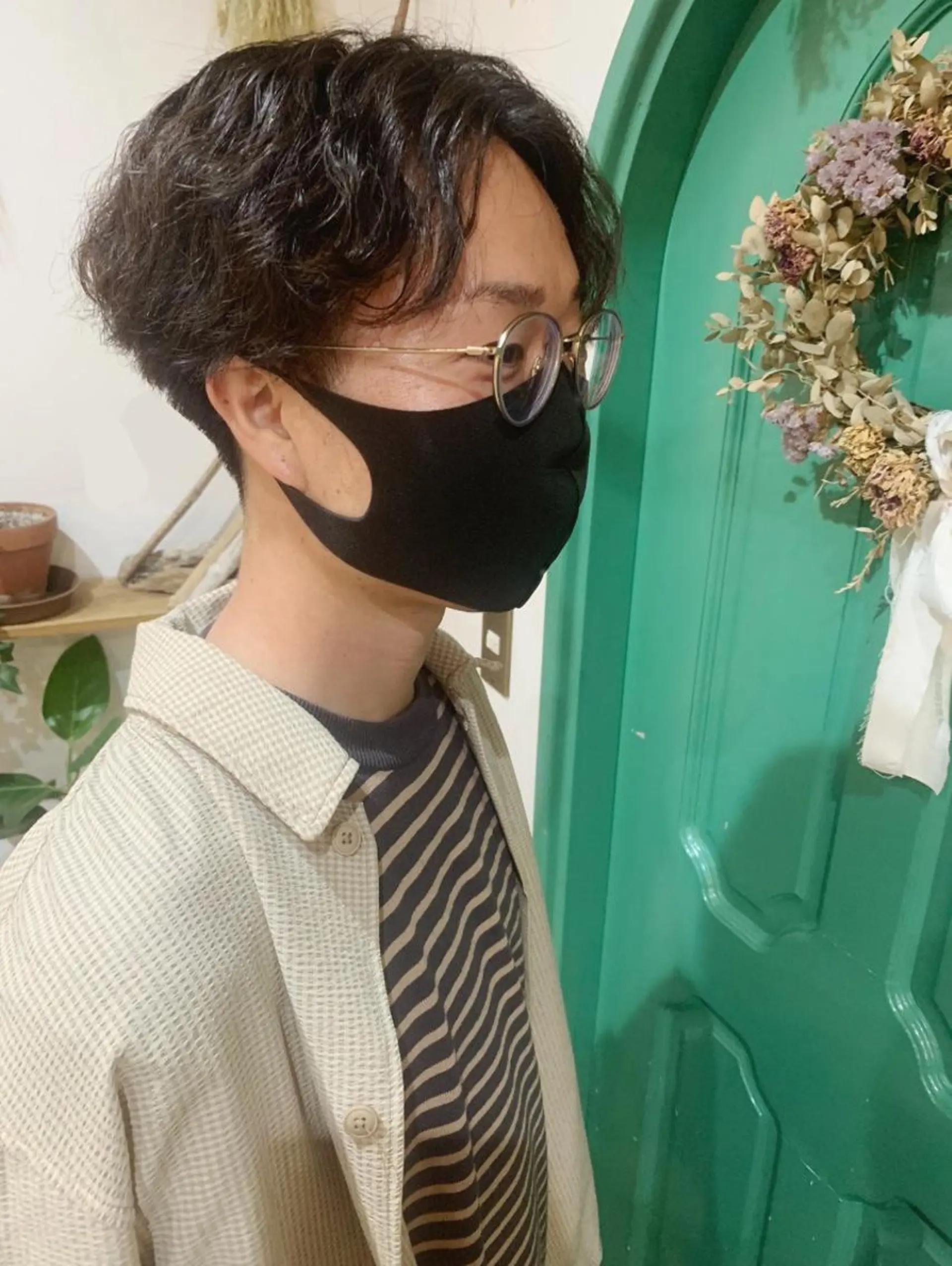 ショート パーマ メンズ センターパート メンズパーマ メンズツイストパーマ ツイストパーマ カット パーマ 佐藤 美咲のヘアスタイル
