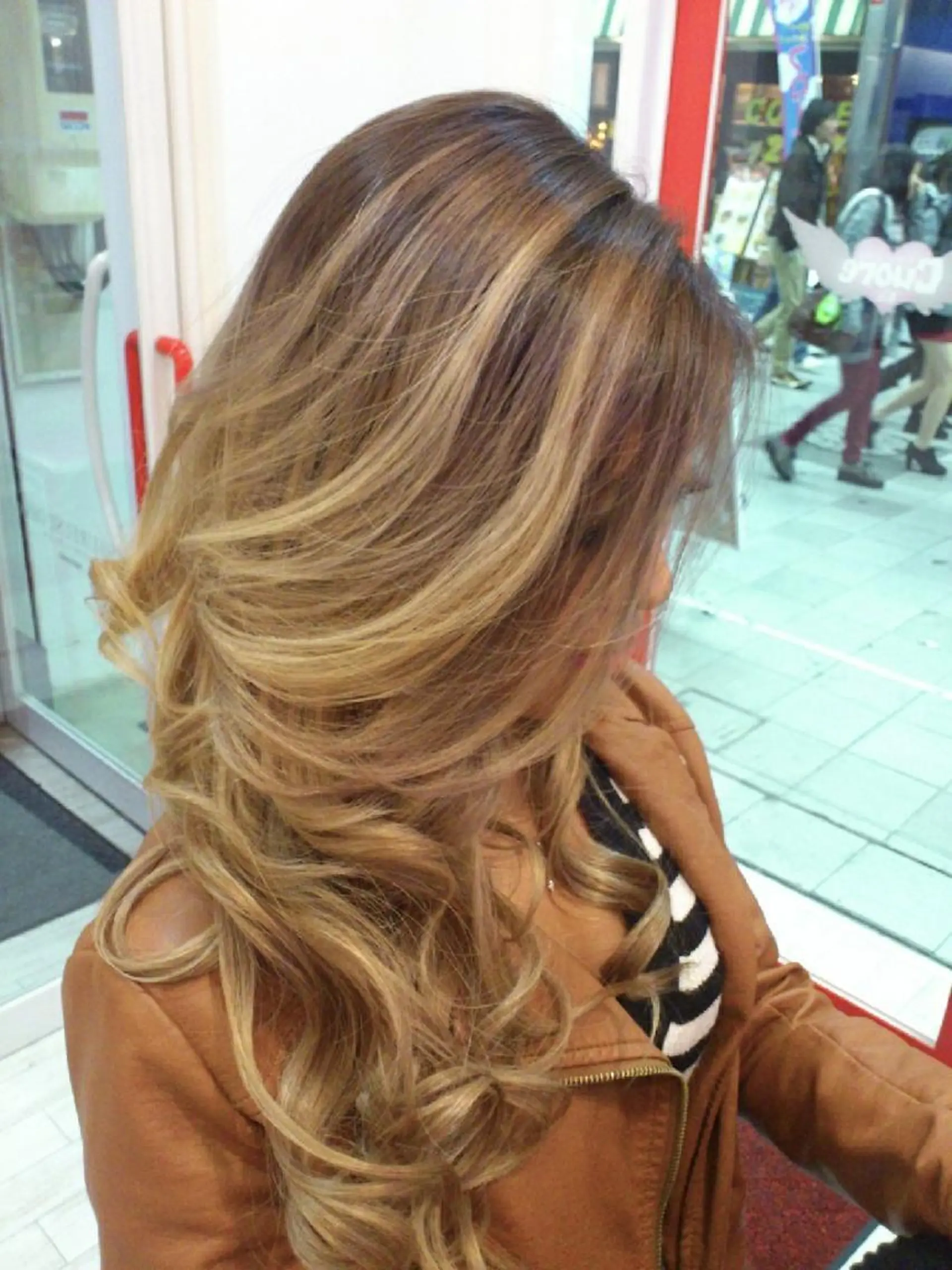 ロング カラー ブリーチ グラデーションカラー エクステ ヘアカラー Le Lien カジのヘアスタイル