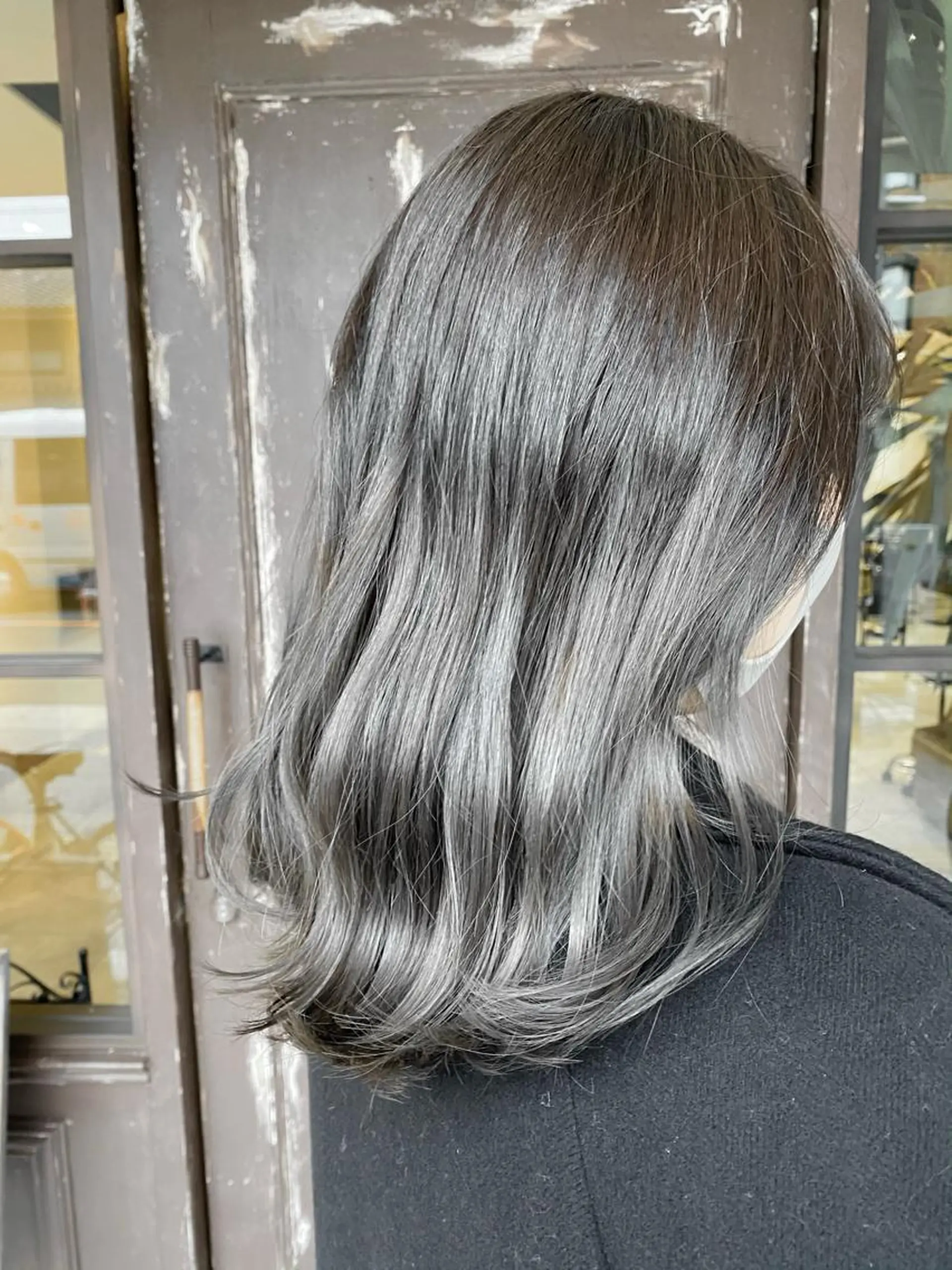 ミディアム カラー ミディアムレイヤー グレージュ レイヤーカット 川越 輝梨奈のヘアスタイル