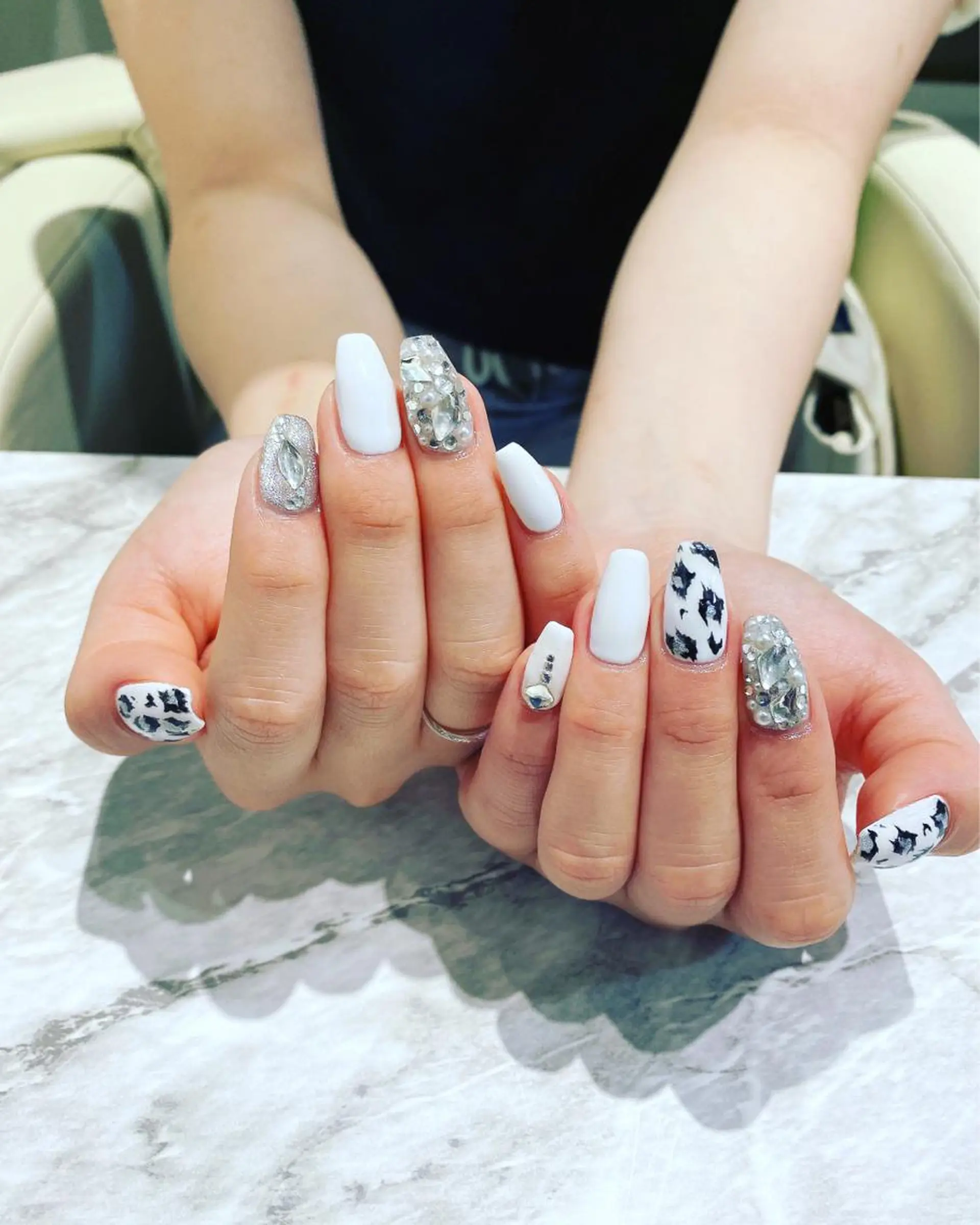 ネイル アニマル柄 マットネイル ホワイト ハンドネイル フットネイル ハンドケア nail salon  AlgeTy所属・✴︎:.｡. MAKI.｡.:✴︎のネイルデザイン