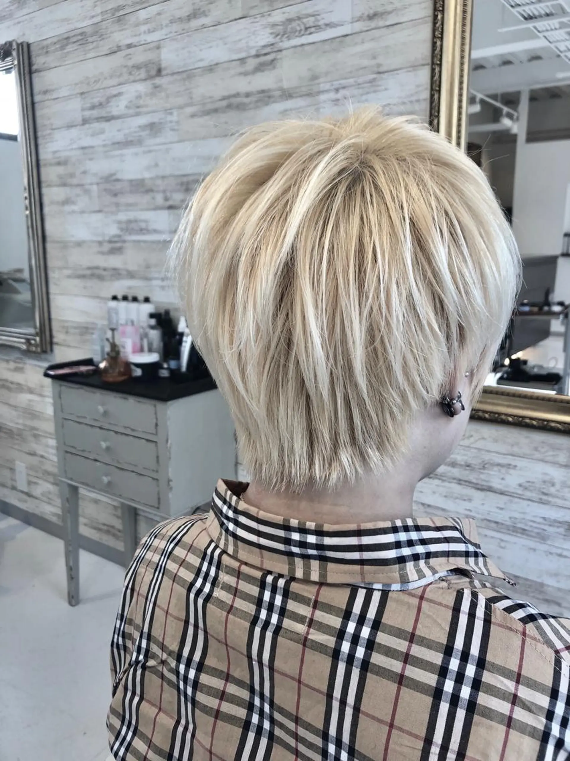 カラー ブリーチ MARDI GRAS 蘭丸のヘアスタイル