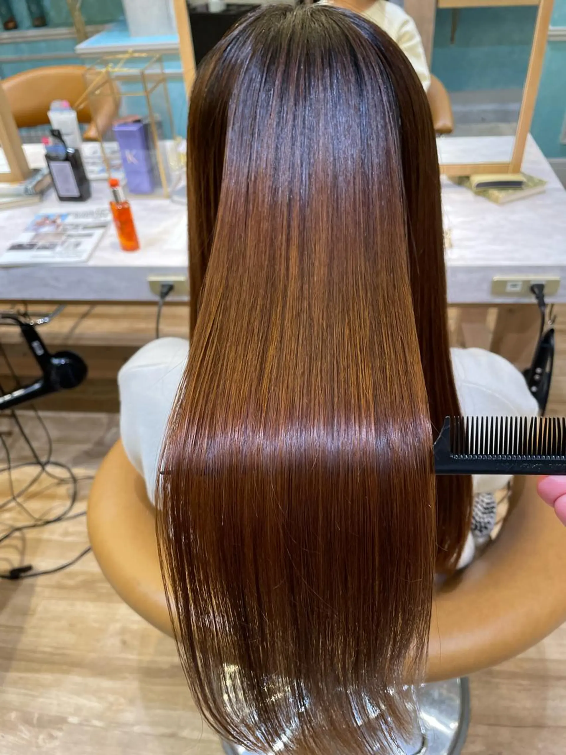 セミロング カット ヘアカラー 縮毛矯正 トリートメント 山本翔一郎 韓国顔周りレイヤーのヘアスタイル