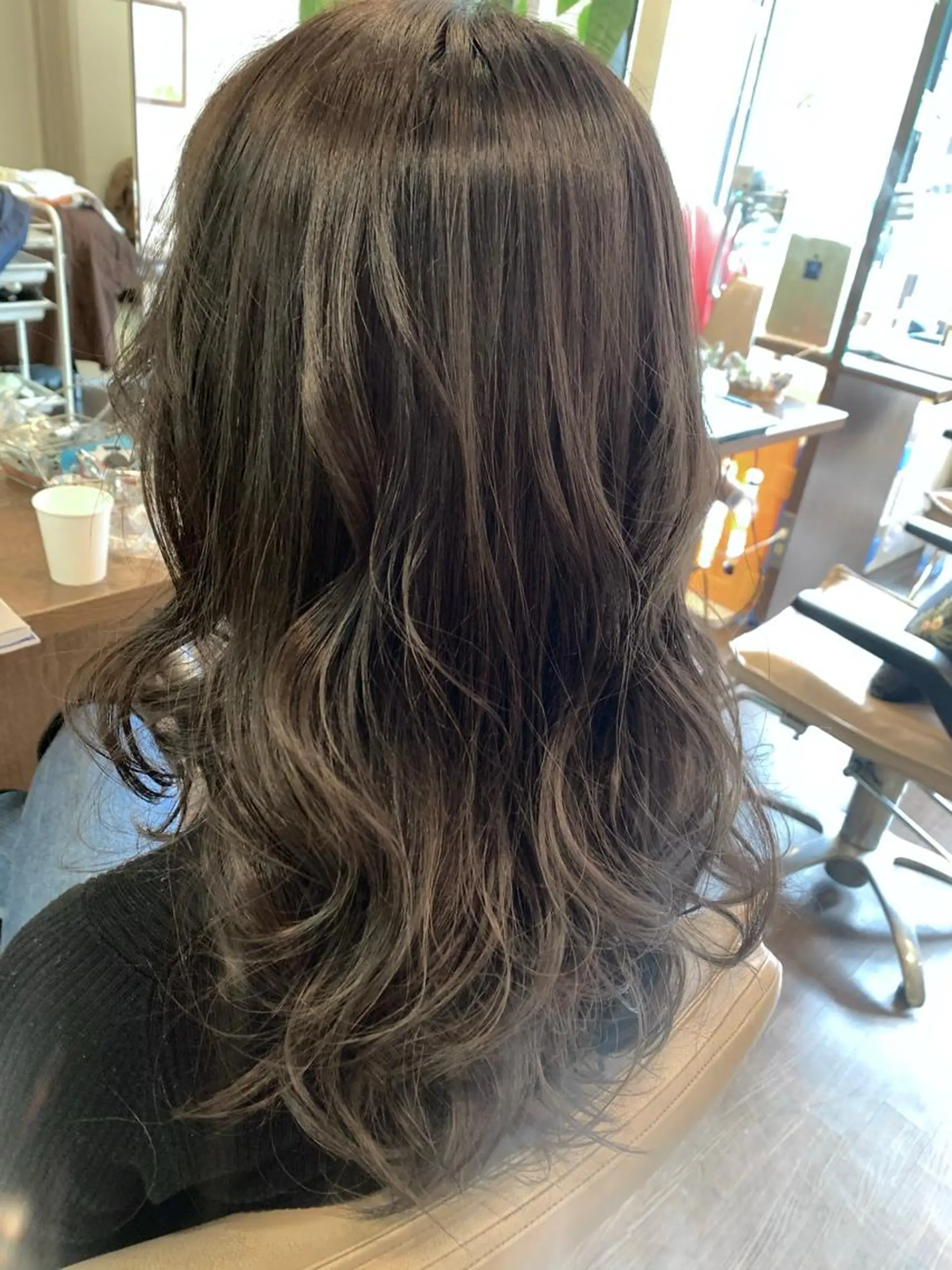 ロング カラー ヘアカラー coupe ciseauxのヘアスタイル