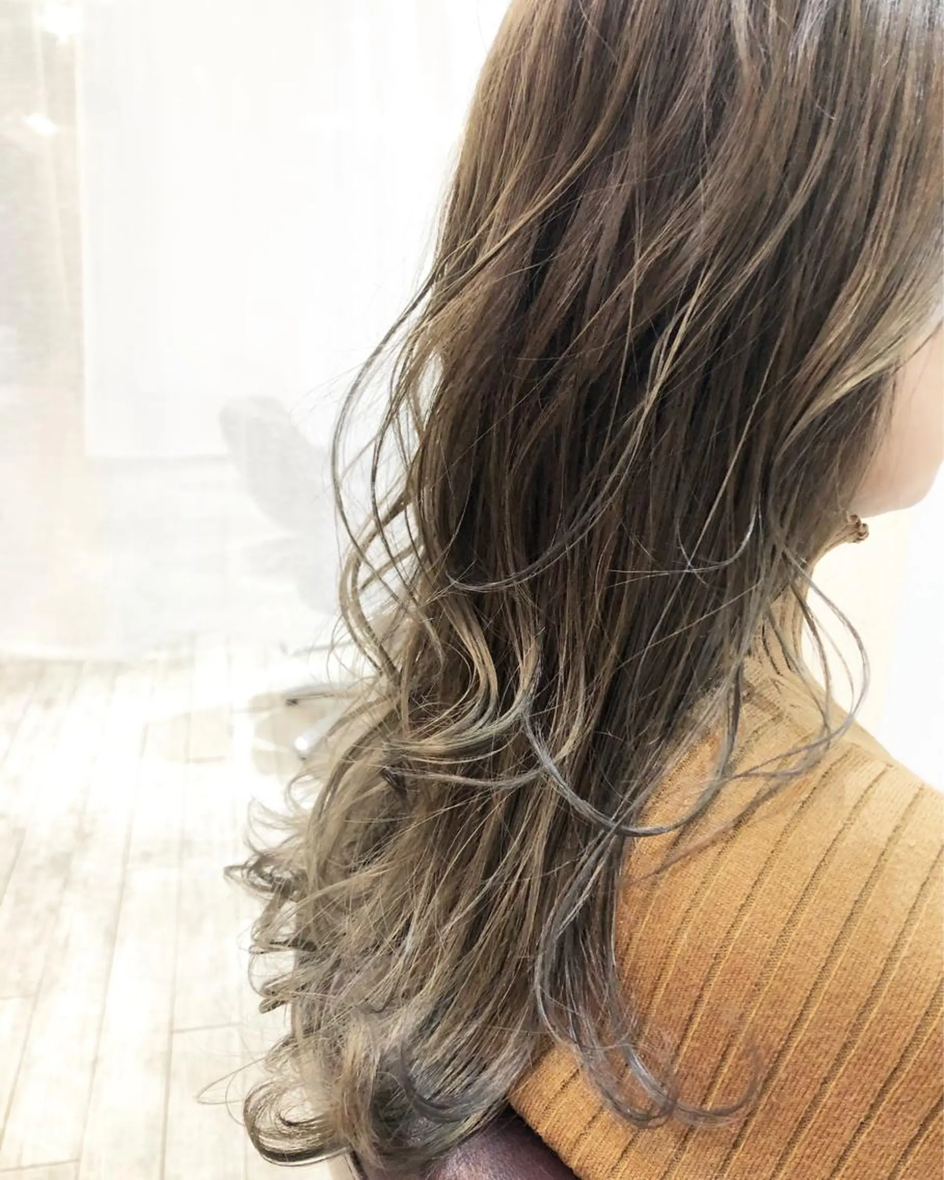 セミロング カラー アディクシーカラー アッシュ ベージュカラー ブリーチ ダブルカラー カット ヘアカラー トリートメント XES-TA所属・中村 よしひでのヘアスタイル