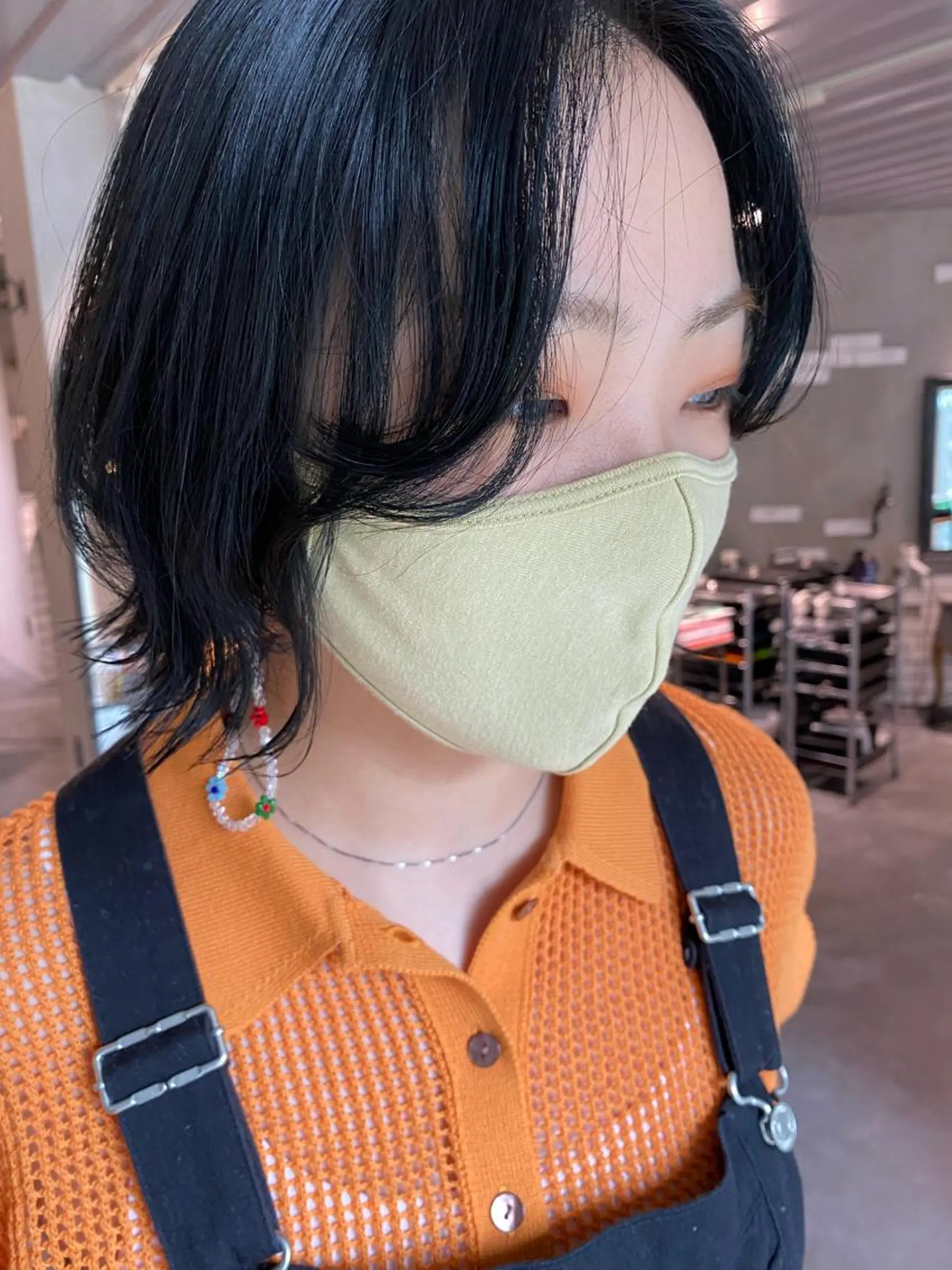 ショート ボブ レイヤーカット ショートヘア ウルフカット カット トリートメント デザインカラー/パー マ🦖外岡咲希🦖のヘアスタイル