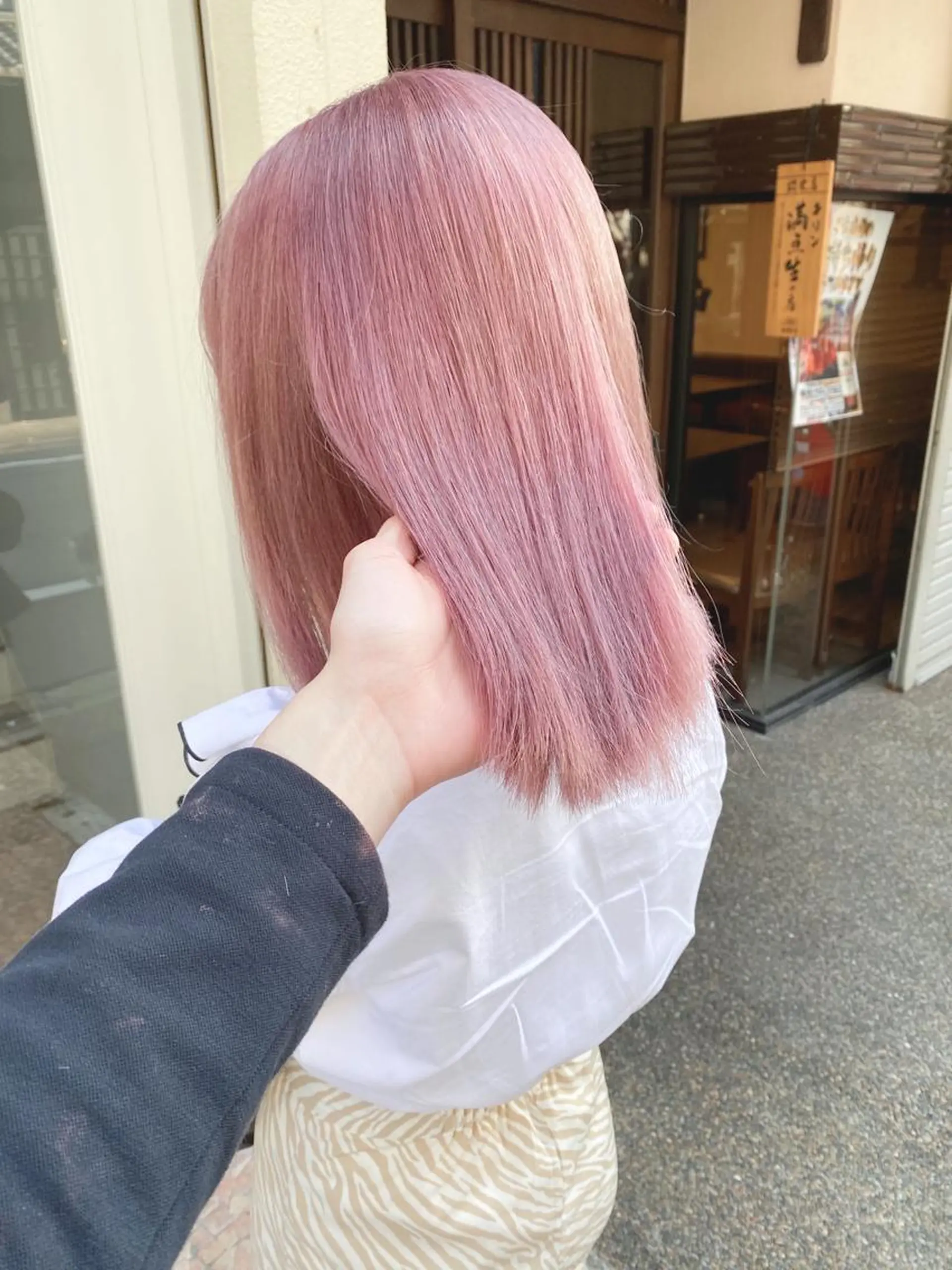 セミロング カラー ピンクカラー Via officialのヘアスタイル