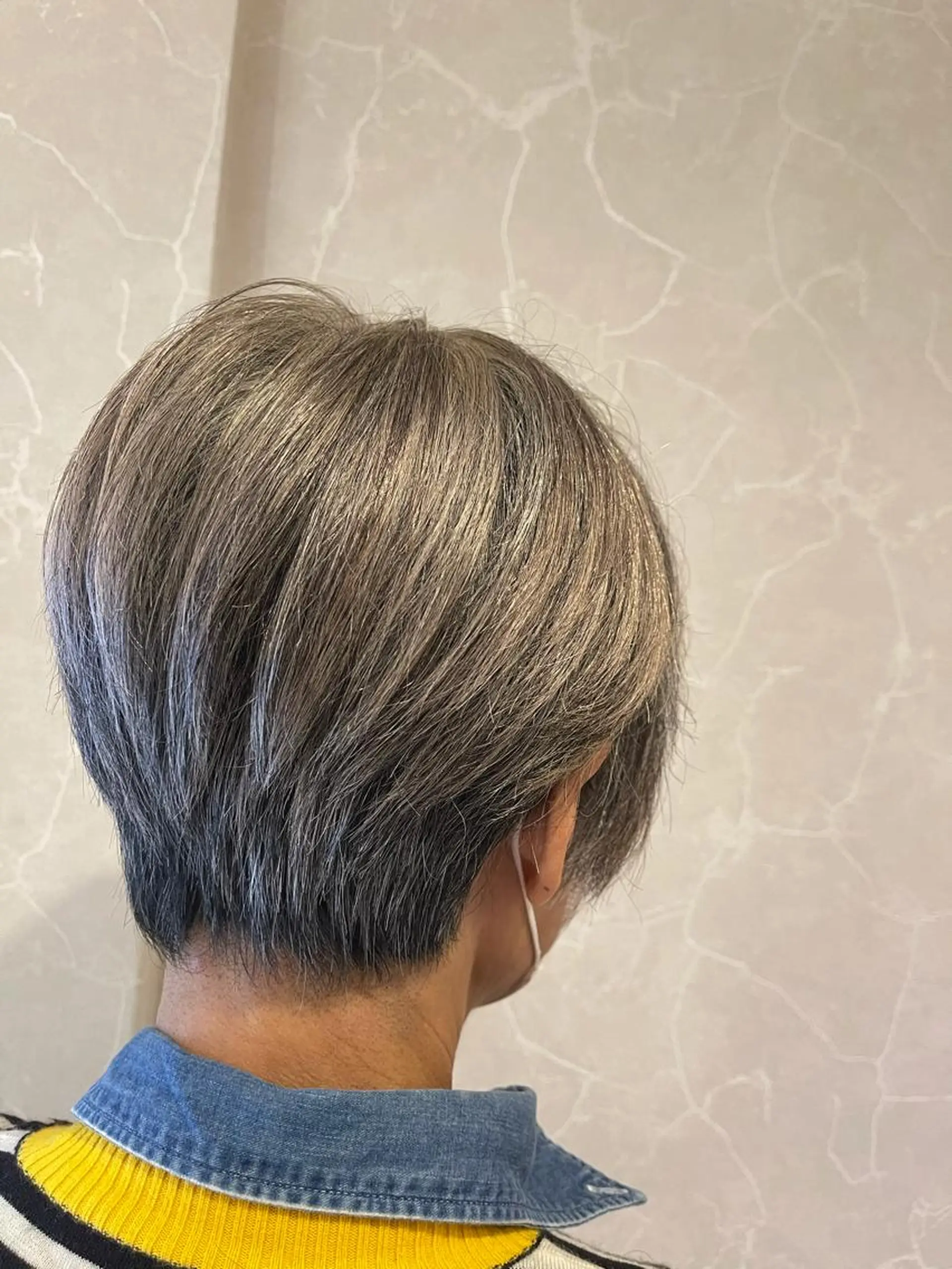 ショート 濱田輝レイヤー 韓国風 ハイトーンのヘアスタイル