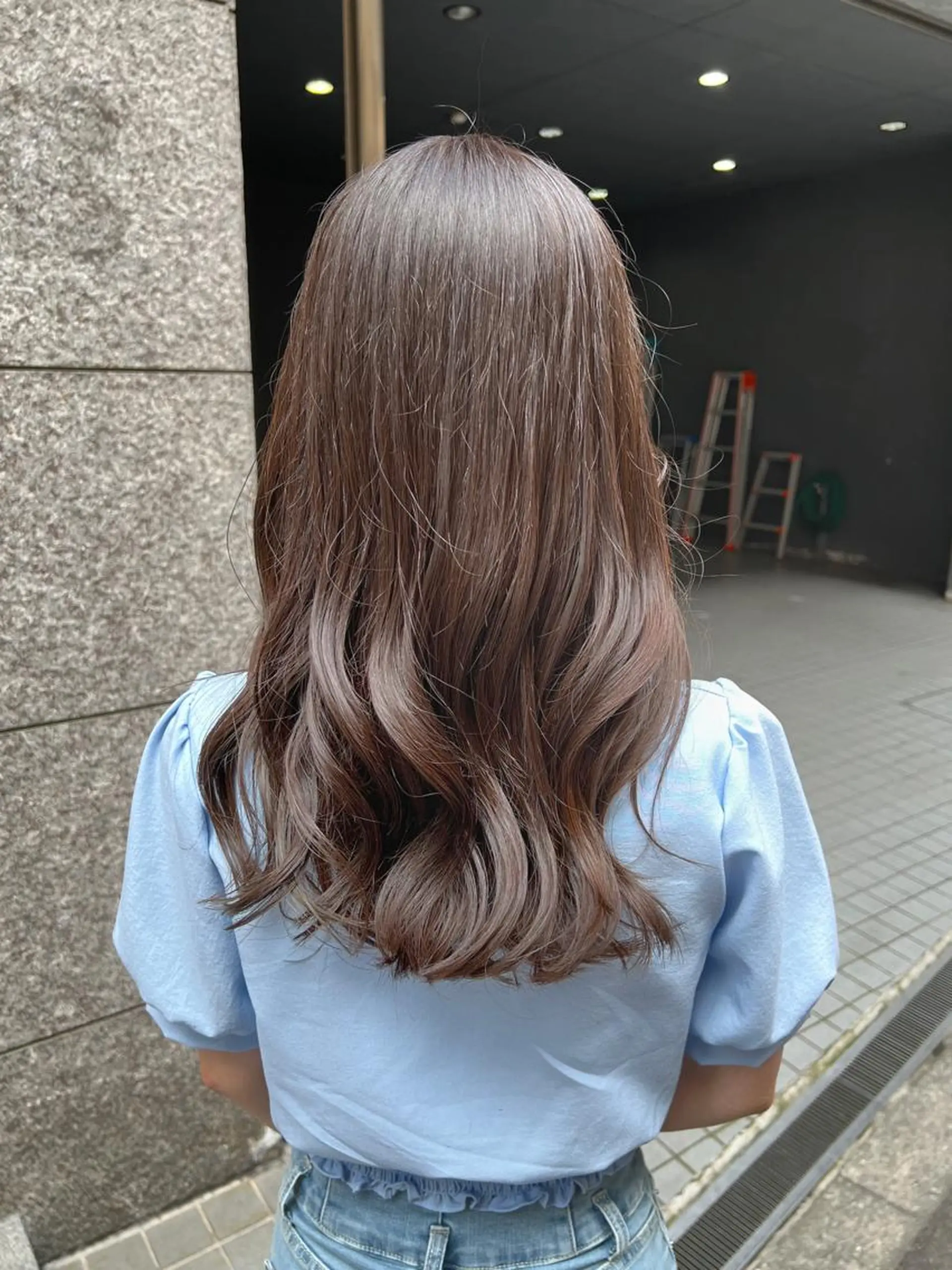 ロング カラー ベージュカラー グレージュ ノイシキ サキのヘアスタイル