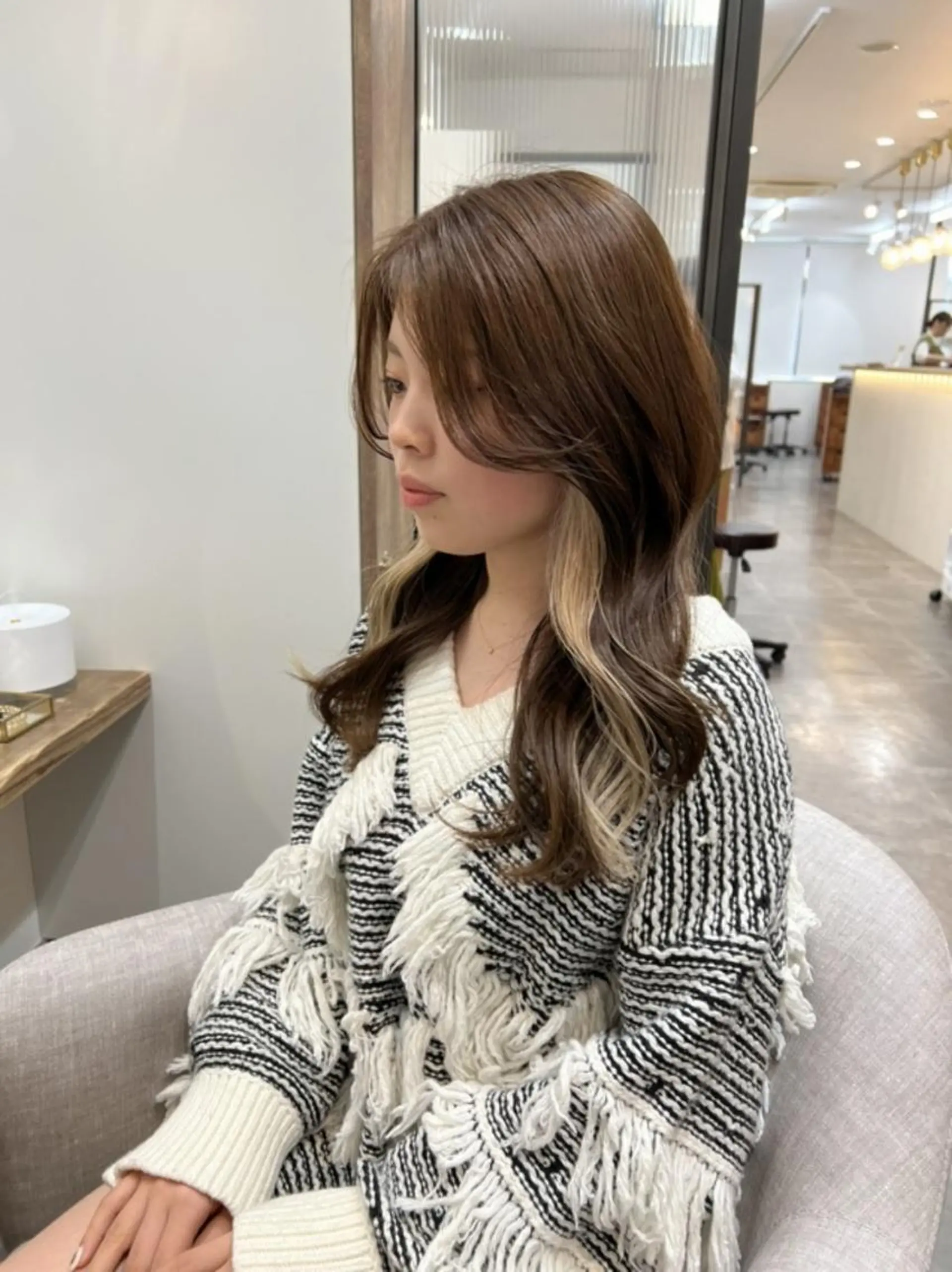 ロング カラー ベージュカラー ブリーチ イヤリングカラー ホワイトベージュ Ami アミのヘアスタイル