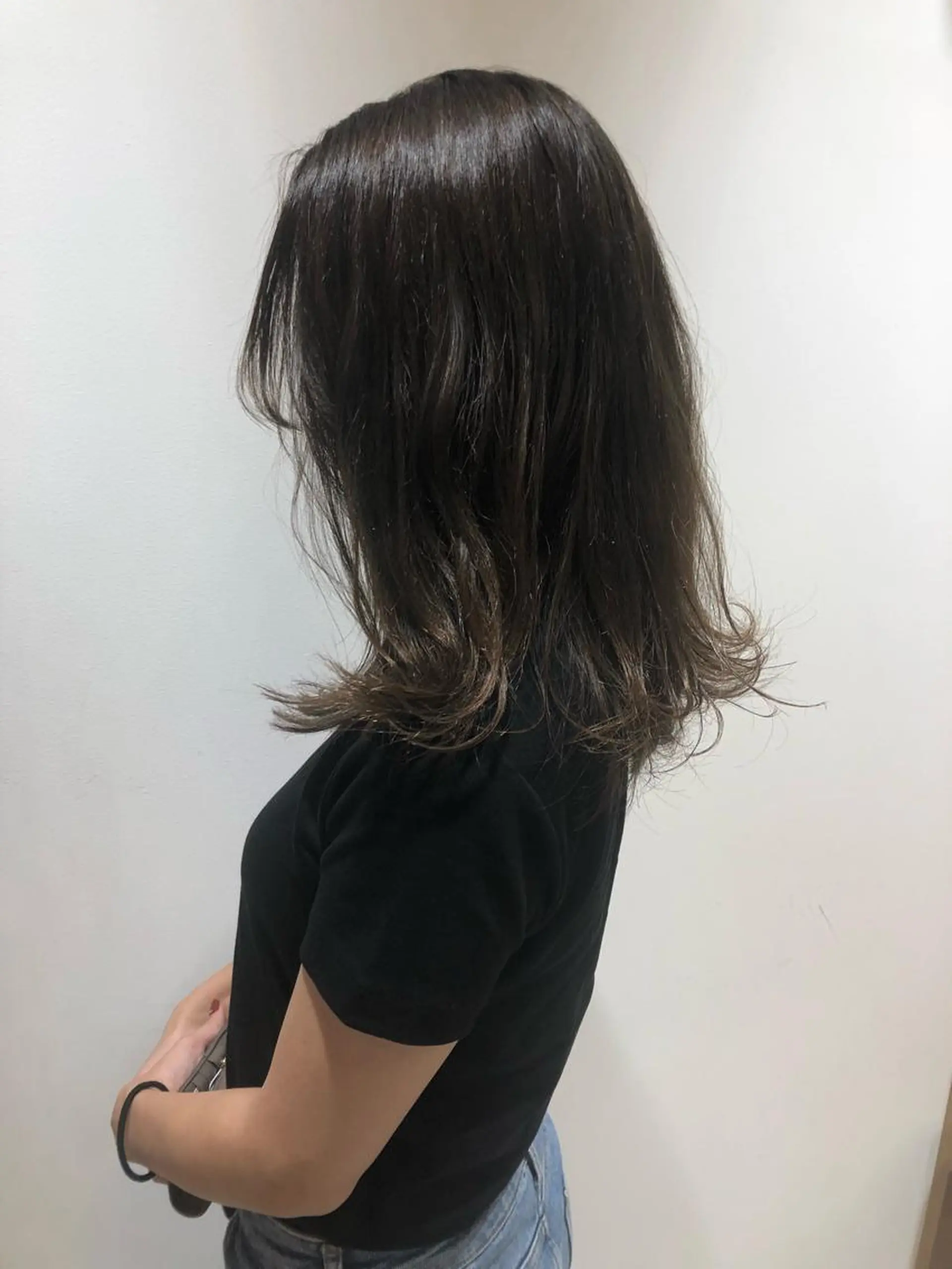 セミロング カラー グレージュ カーキグレージュ カット ヘアカラー 江原 彩華のヘアスタイル