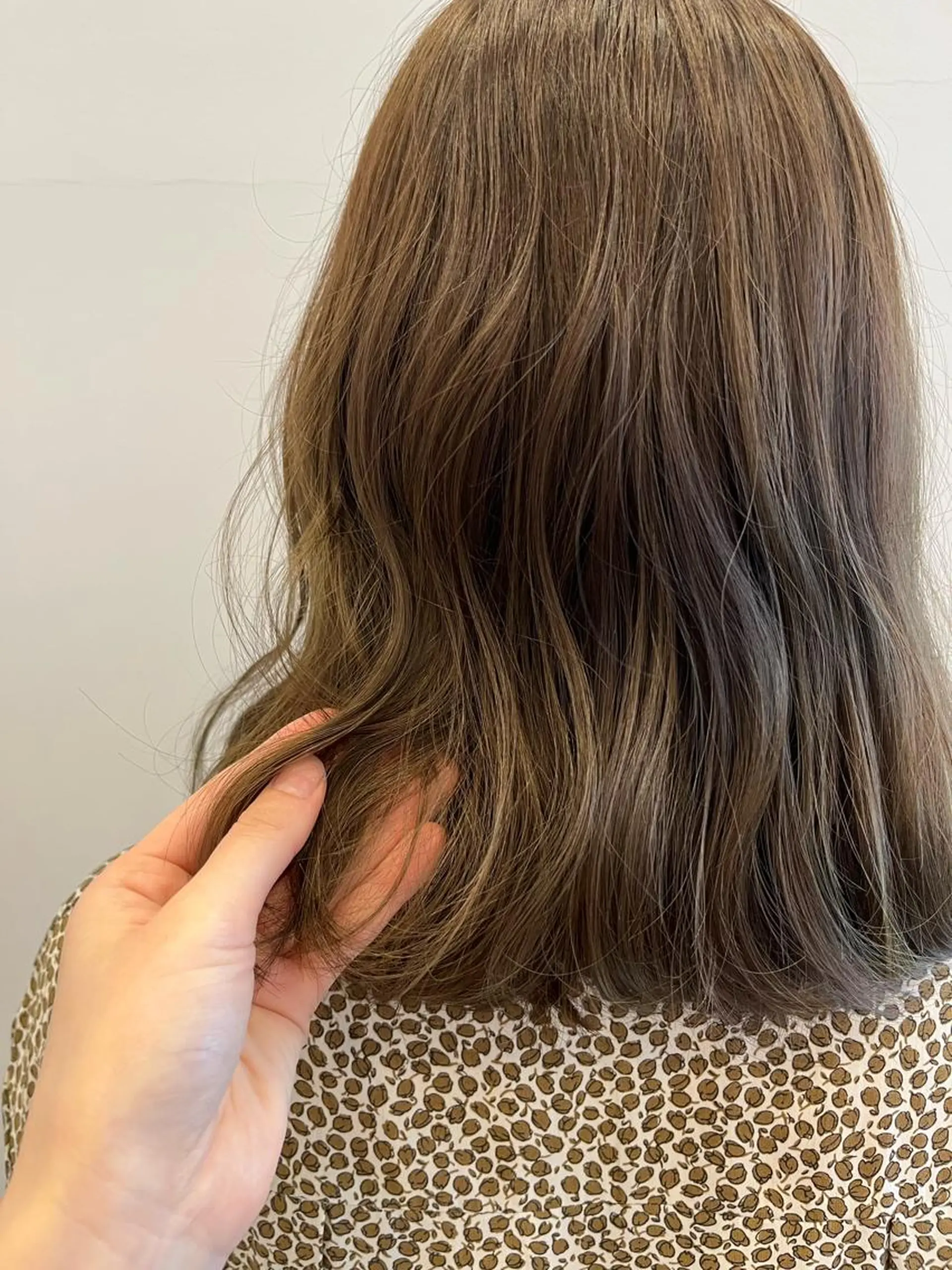 セミロング カラー ベージュカラー オリーブベージュ haruka 🩶のヘアスタイル