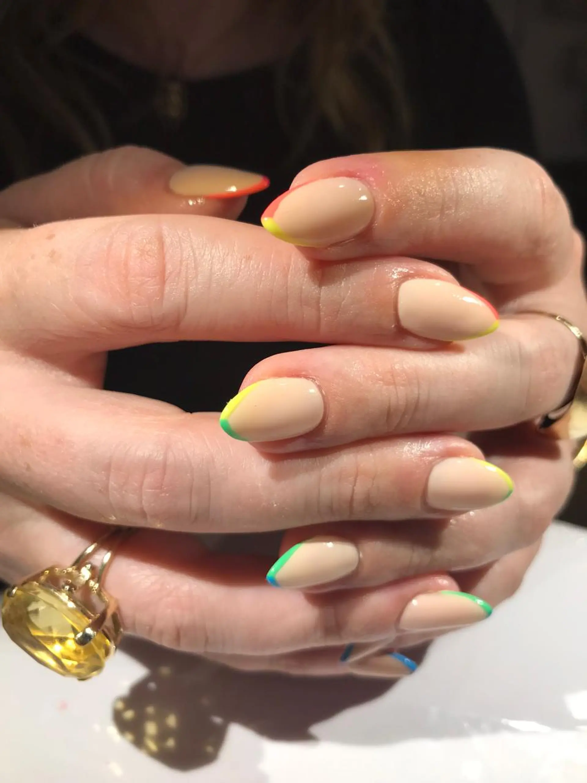 ミディアム ネイル フレンチネイル Chocolate Nailsのネイルデザイン