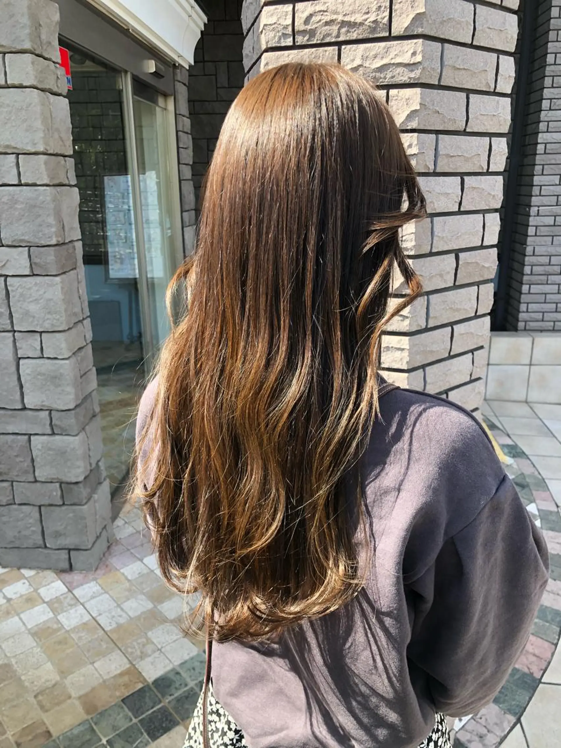 セミロング La fith hair rond 立川店所属・kyosuke. 艶カラー/ブリーチのヘアスタイル