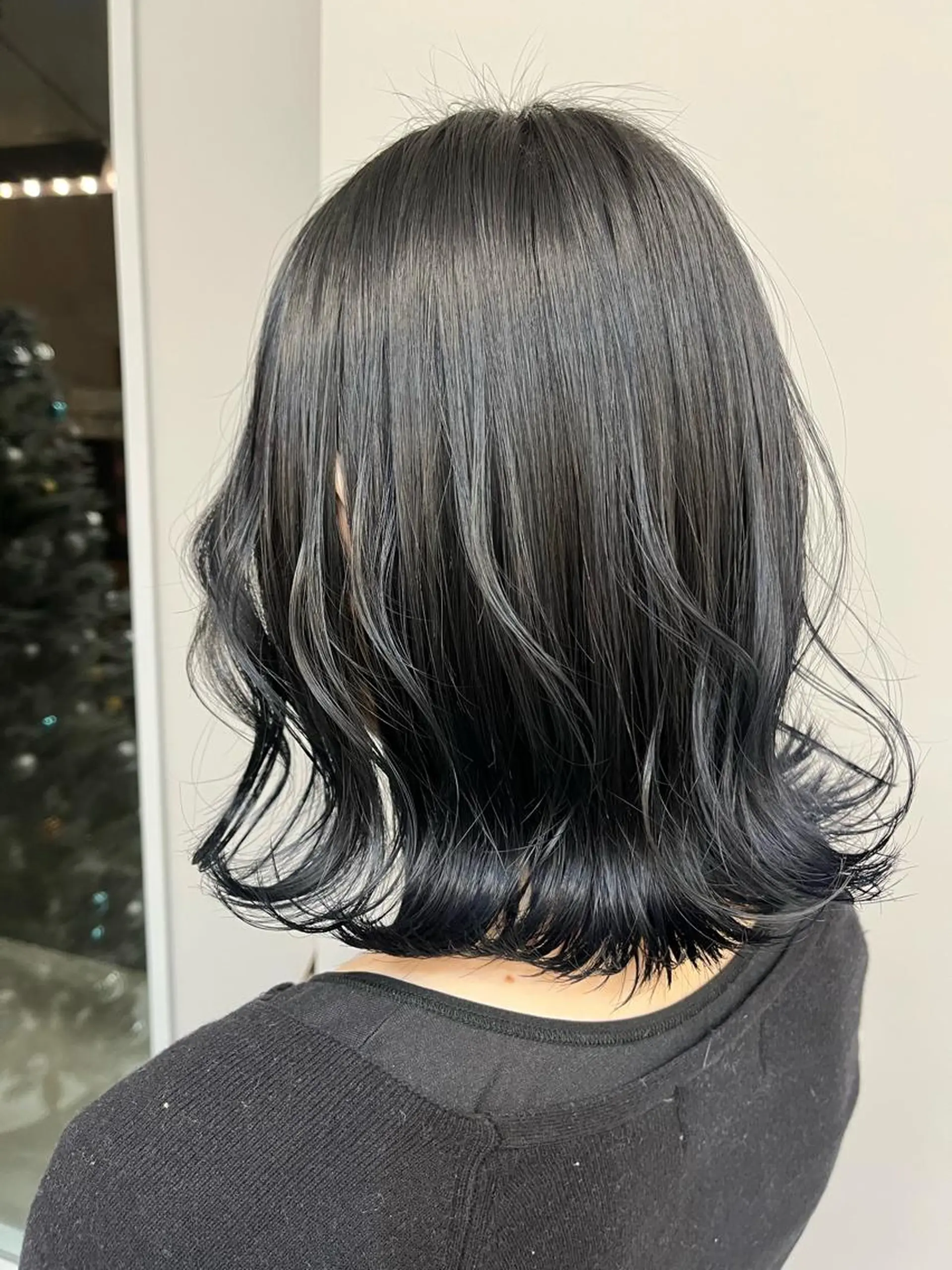 カラー 黒髪 ブルーカラー ブルーブラック ヘアカラー 松尾 優依のヘアスタイル