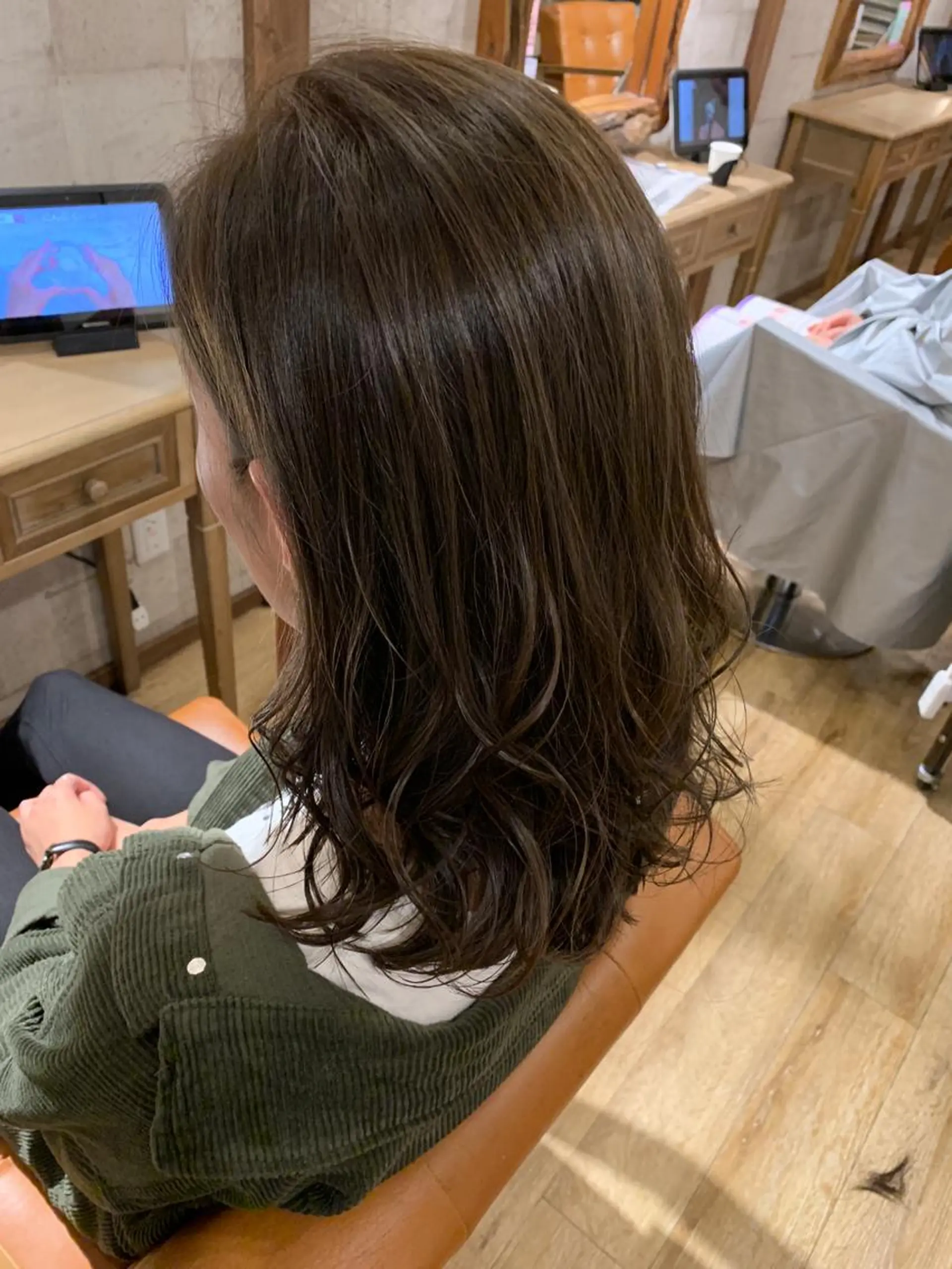ミディアム カラー アッシュ 透明感カラー ハイライトカラー イルミナカラー ハイライト カット ヘアカラー トリートメント SALOWIN(サロウィン)広島並木通り所属・田村和範/似合わせ カラー/縮毛矯正のヘアスタイル