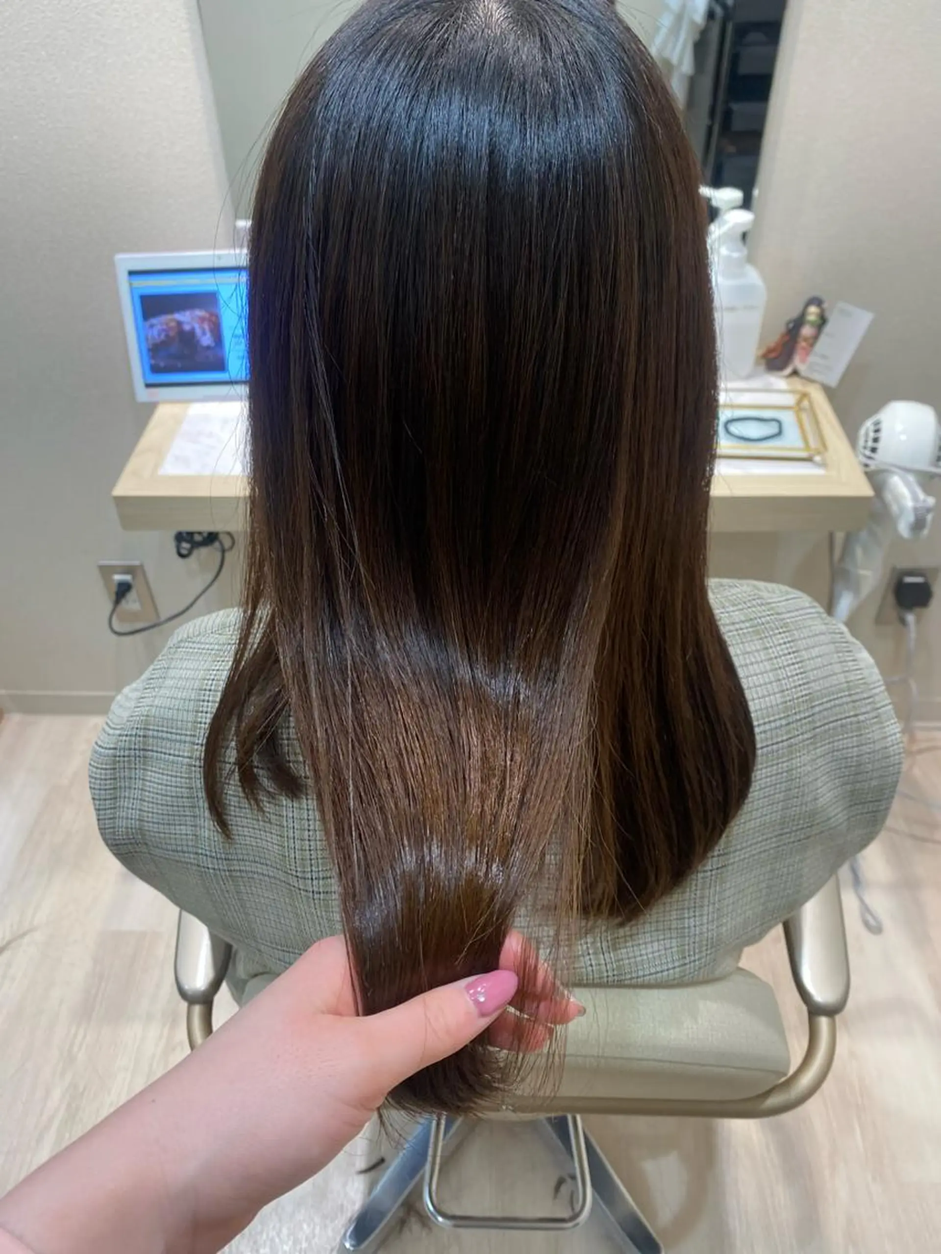 ミディアム カット トリートメント ヘッドスパ mina .のヘアスタイル
