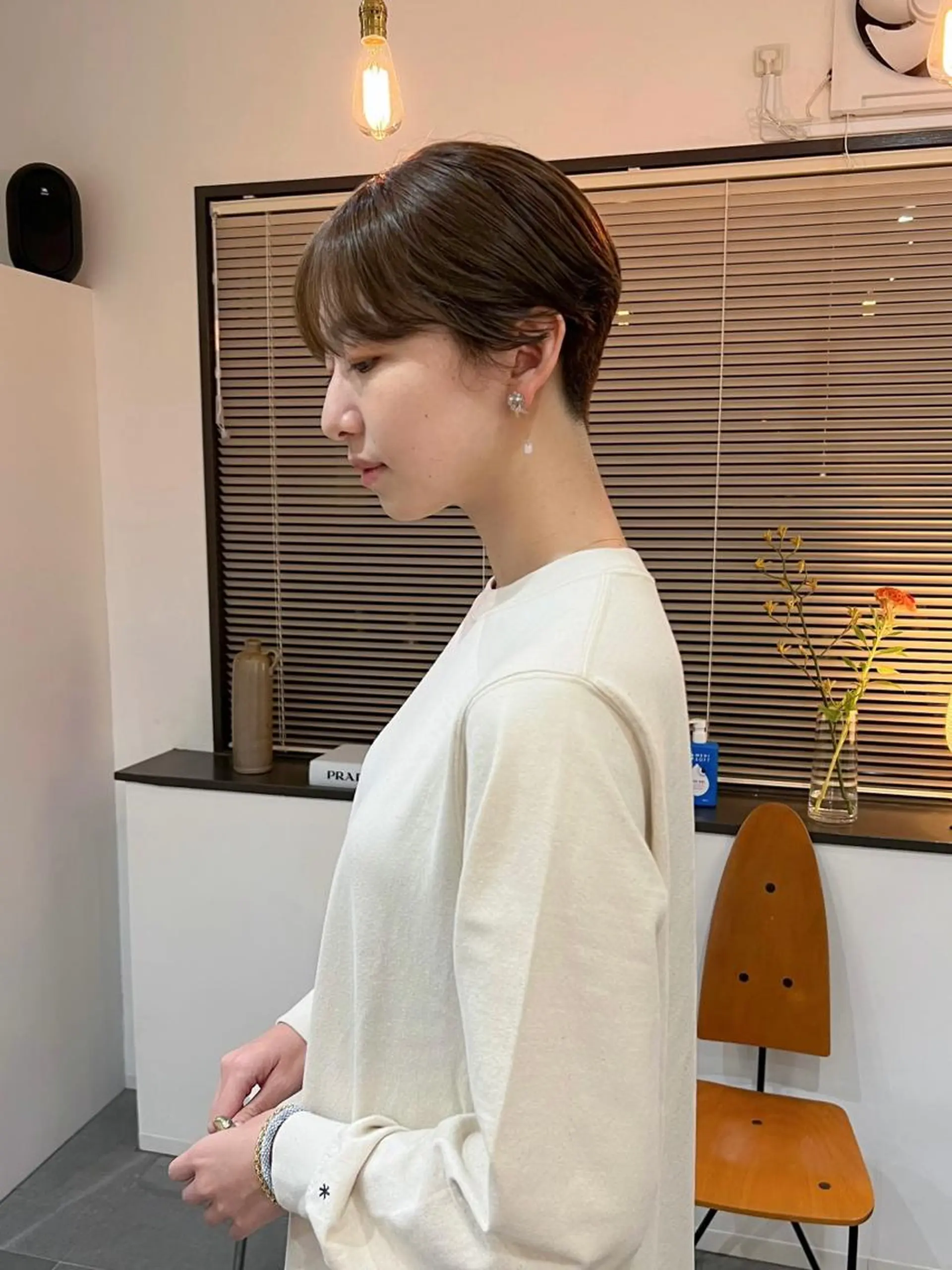 ショート カラー 切りっぱなしボブ ショートボブ ベージュカラー ブリーチ ケアブリーチ カット a moment(モーメント)所属・蔵前 デザインカット KOBAYASHIのヘアスタイル