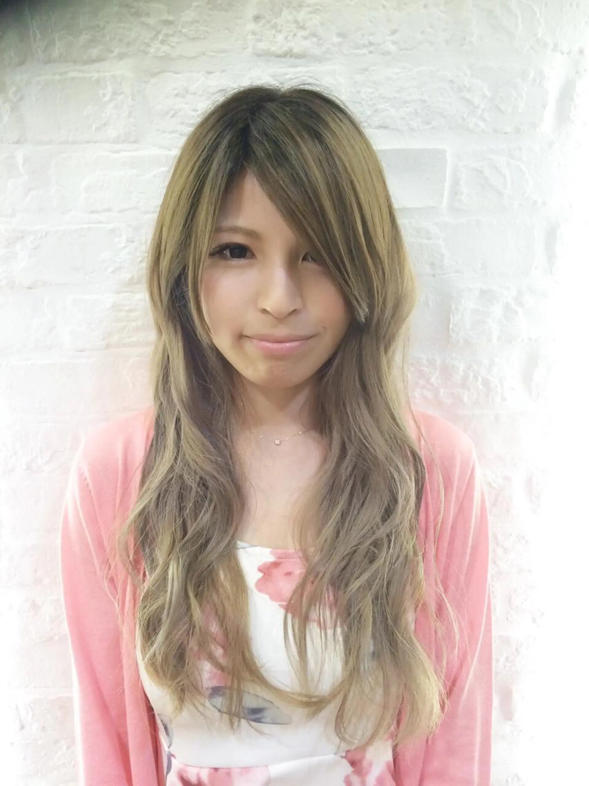 ロング カラー ベージュカラー グラデーションカラー 加藤 あやみのヘアスタイル