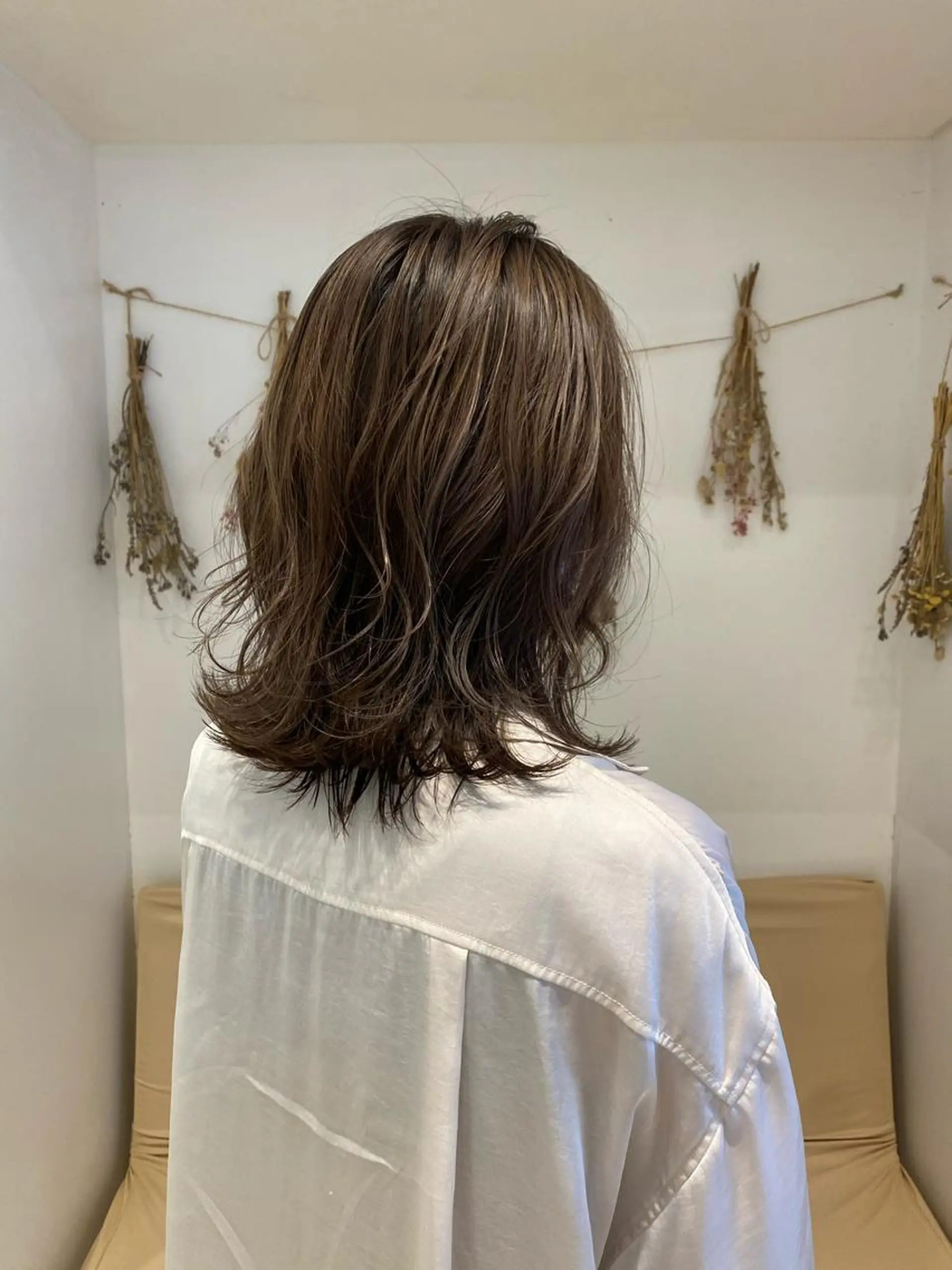 ミディアム カラー グレージュ ハイライトカラー ハイライト はだゆうき @hadadan08のヘアスタイル