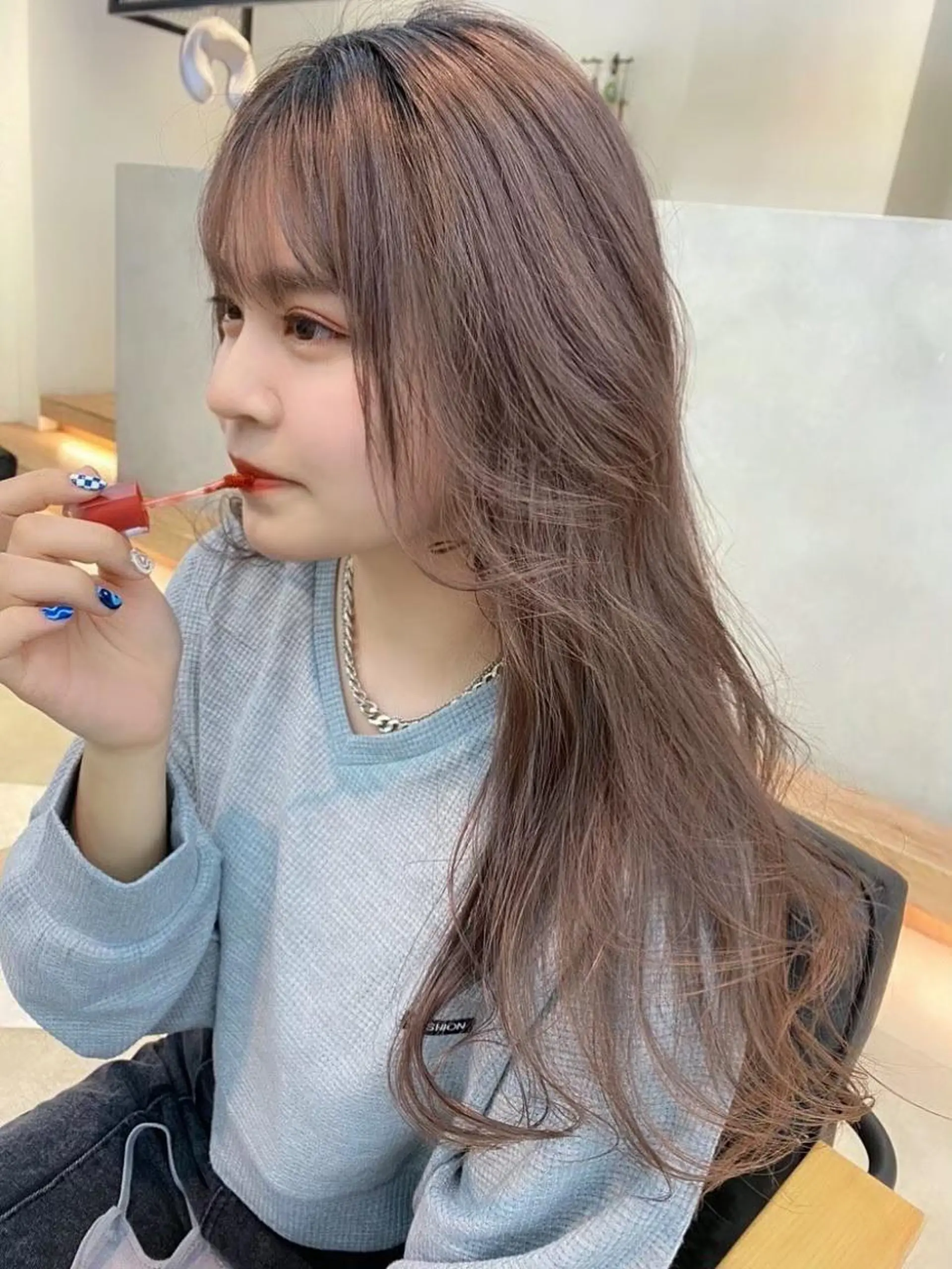 ロング カラー ベージュカラー 黒髪 ブリーチ ブルーカラー ブルーブラック 似合わせカット パーマ/コトミ🐸のヘアスタイル