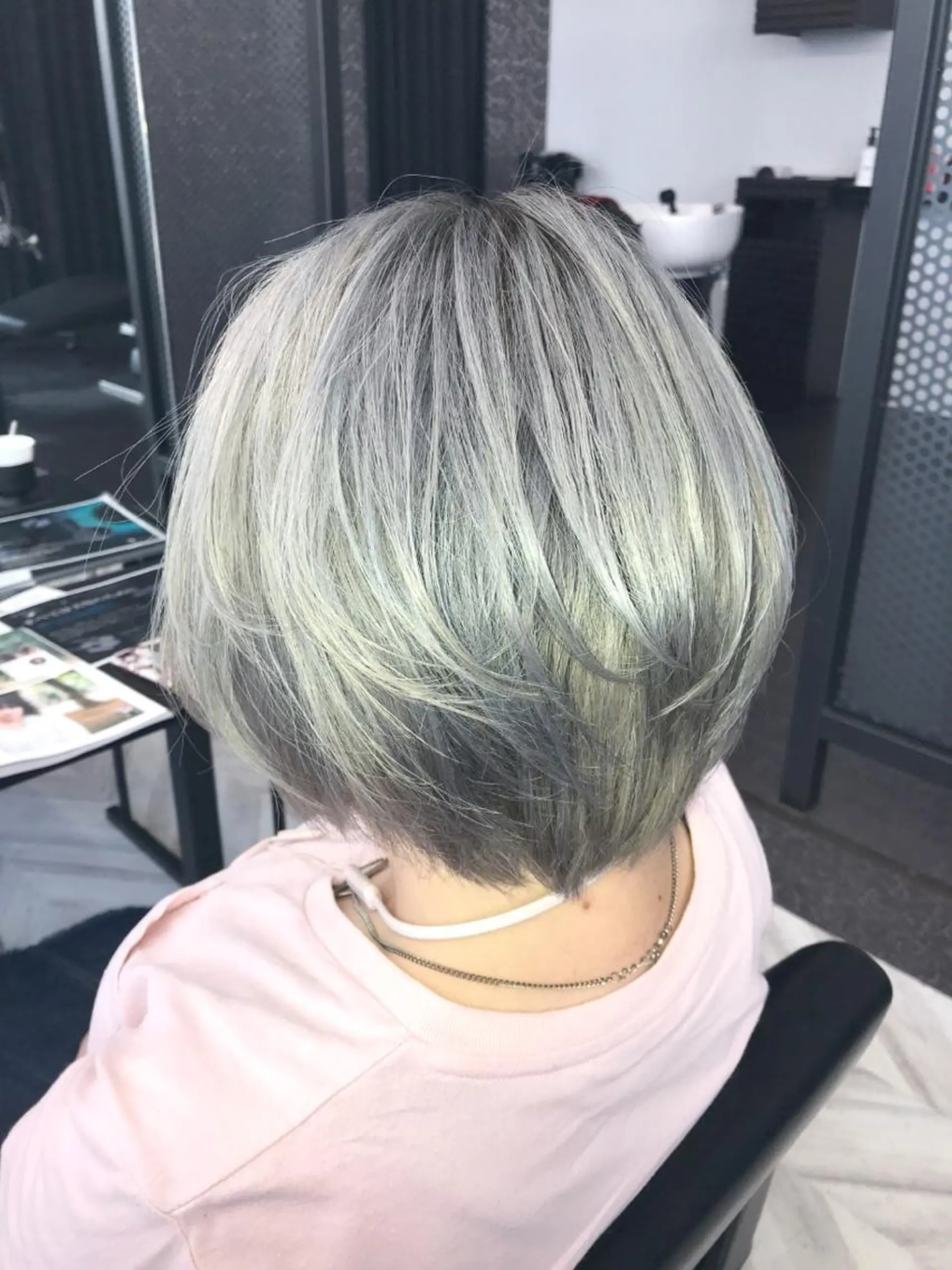 ショート カラー ブリーチ ヘアカラー トリートメント 🌹 AKARI  🌹のヘアスタイル