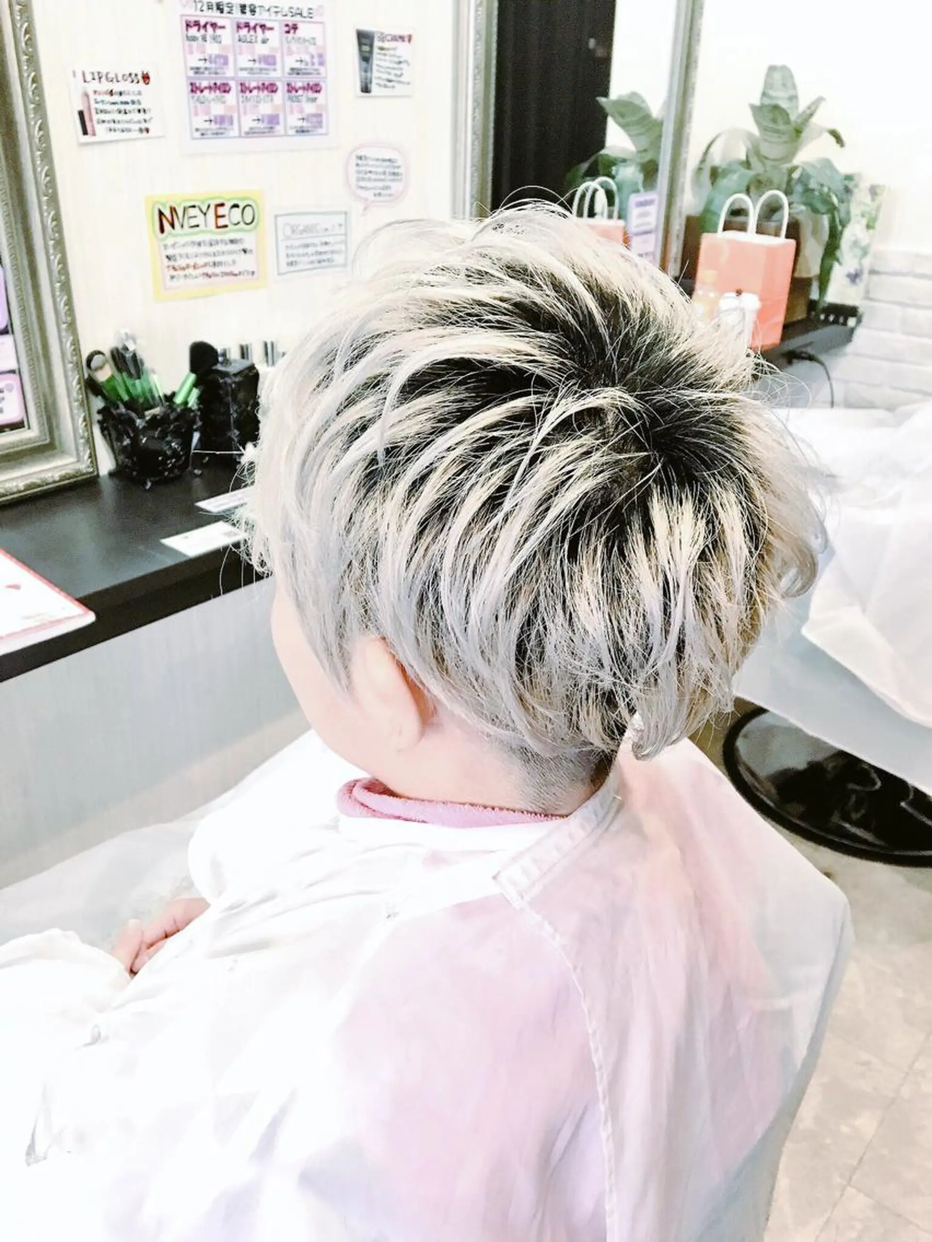 ショート カラー 黒髪 グラデーションカラー 💓シールエクステ for...のヘアスタイル