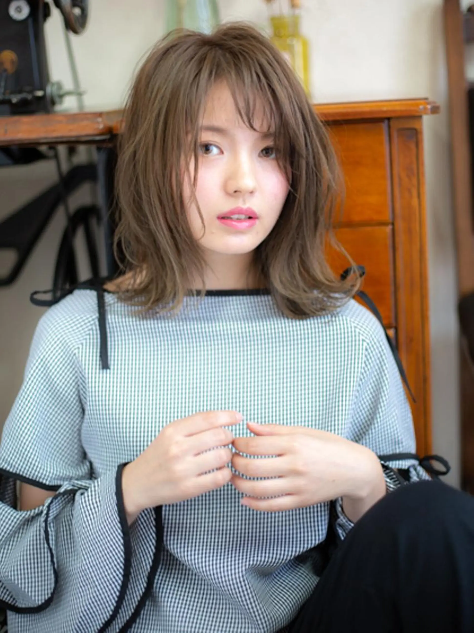 ミディアム カラー 切りっぱなしボブ ベージュカラー ボブ レイヤーカット 小顔カット ヘアカラー トリートメント 福島 浩司のヘアスタイル