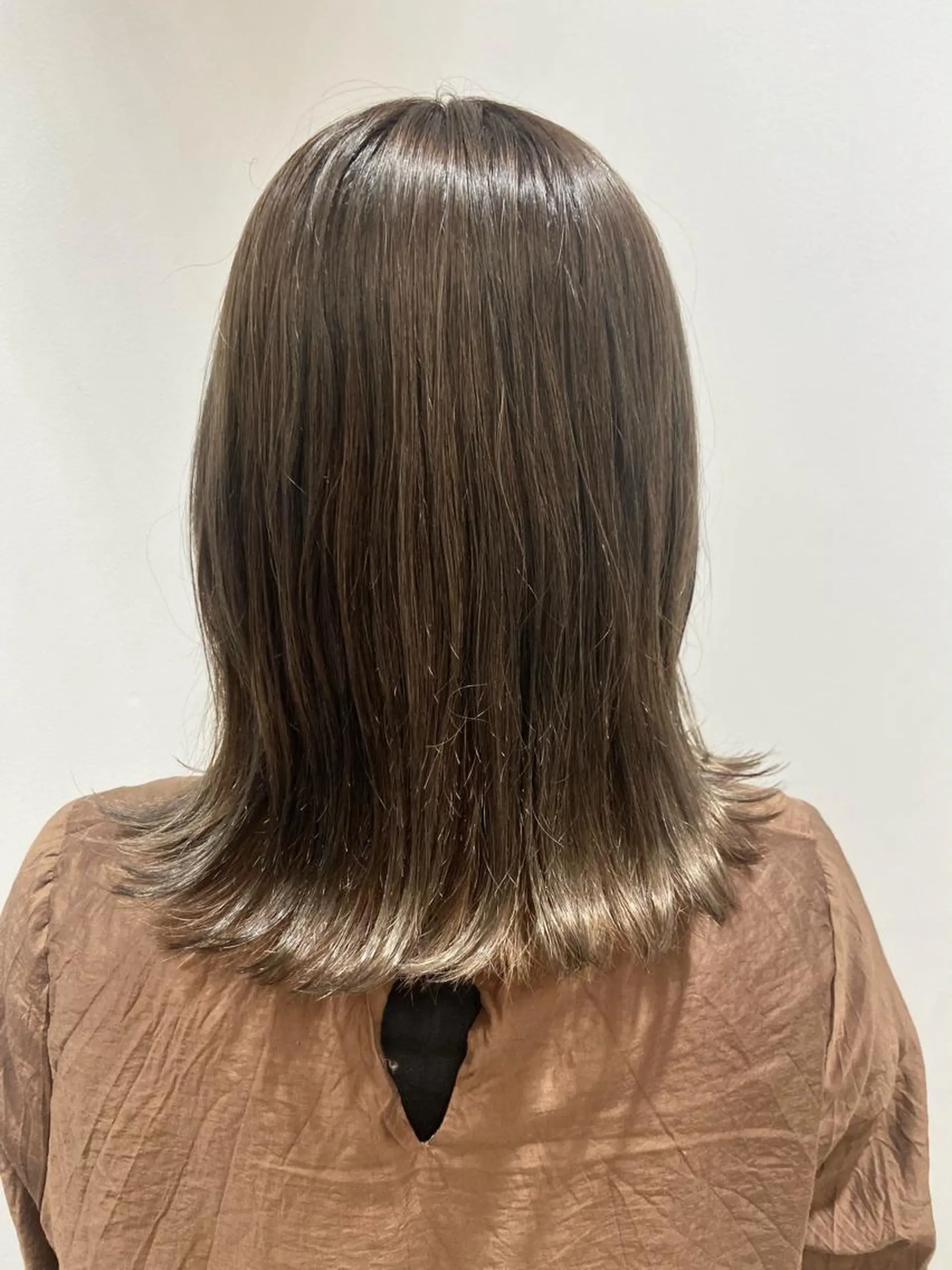 ミディアム カラー カット ヘアカラー トリートメント 🐺ウルフ/レイヤー 似合わせ‎🤍沙羅のヘアスタイル