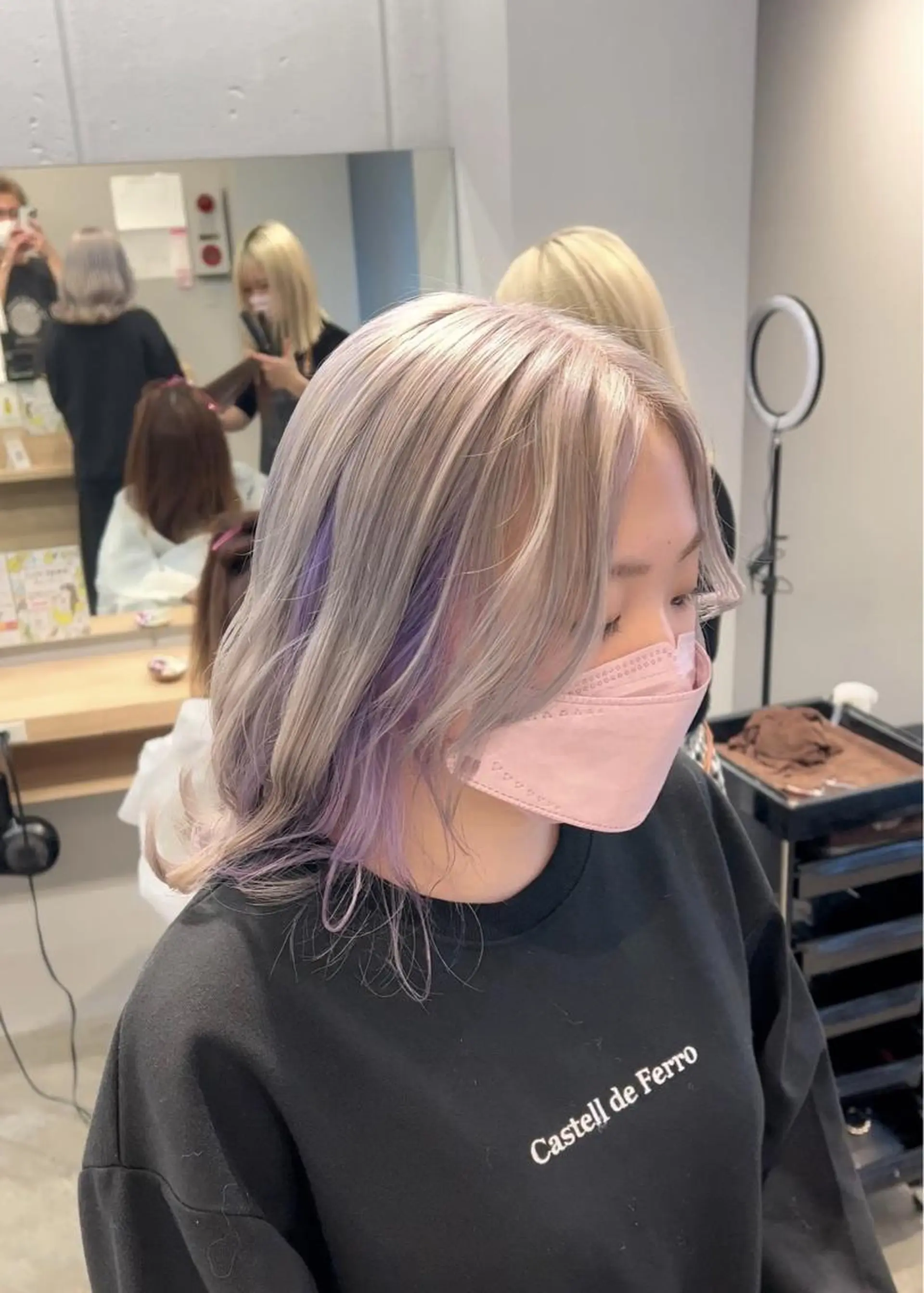 ミディアム カラー ブリーチ ラベンダーカラー シルバー ホワイトシルバー レイヤー/デザイン カラー岡本智樹のヘアスタイル