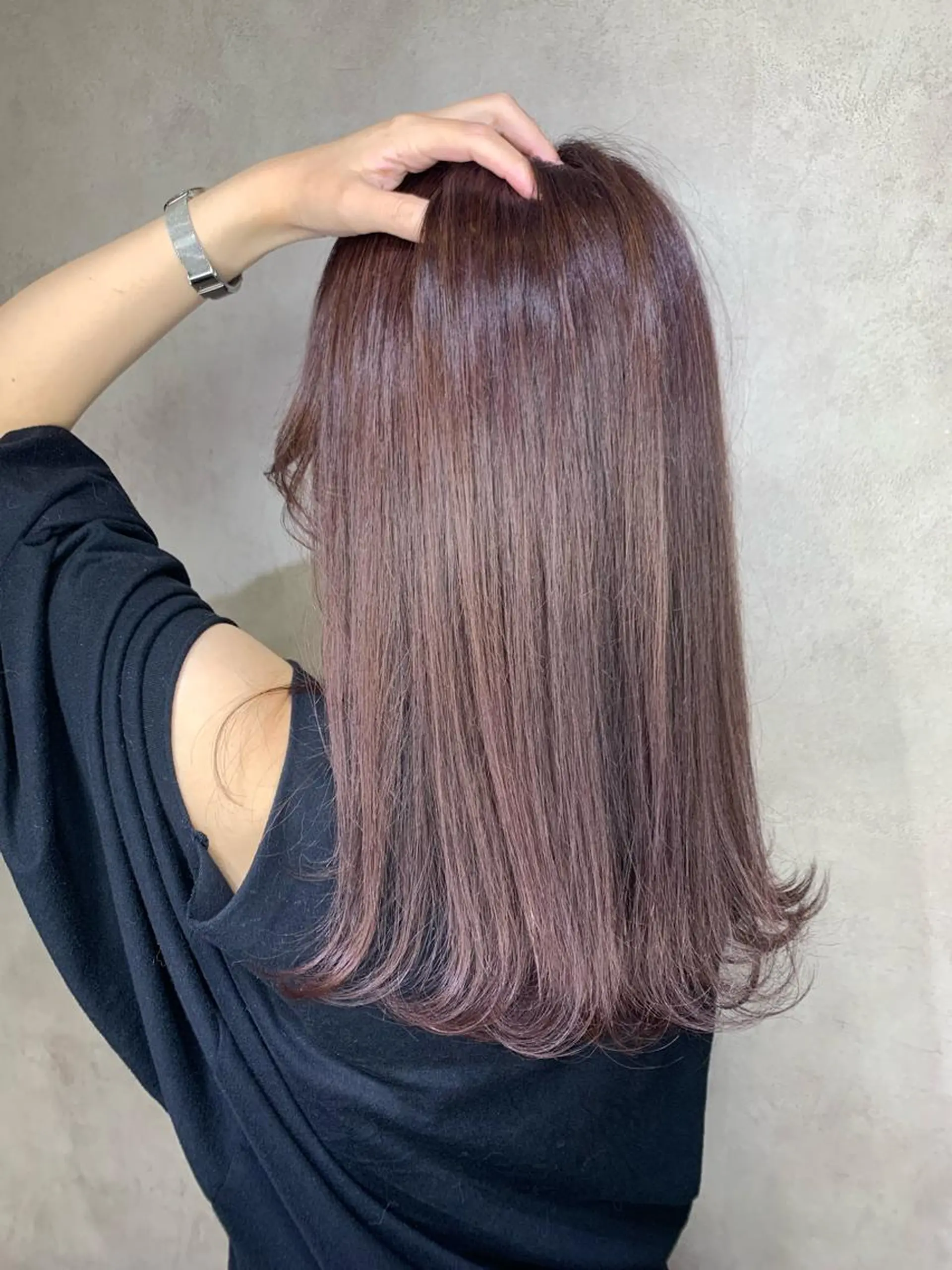 ミディアム カラー ブリーチ ブリーチなしカラー パープルカラー ヘアカラー SWANsapporo所属・swan ユイカのヘアスタイル