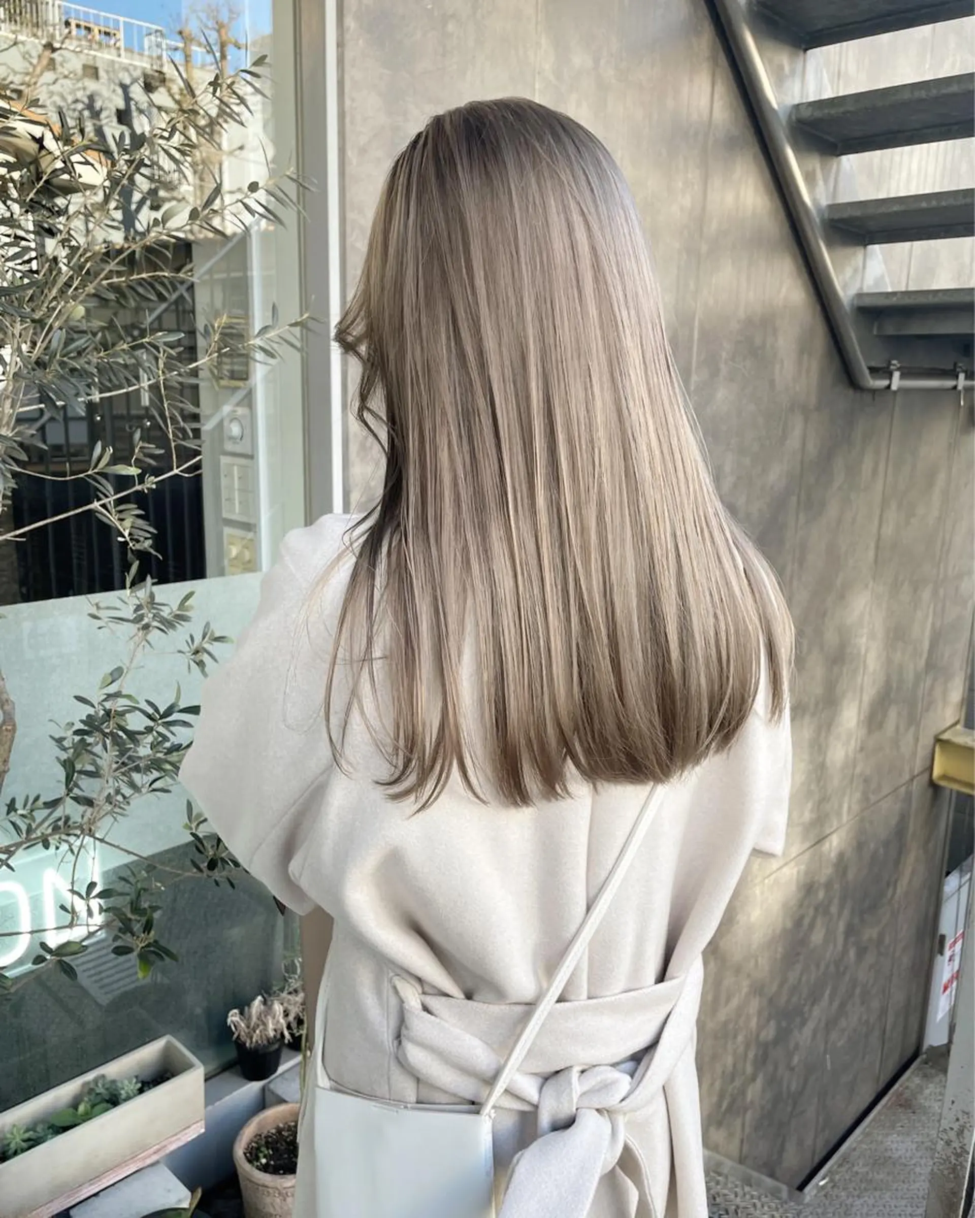 セミロング カラー ヘアアレンジ ブリーチ グレージュ ミルクティーグレージュ ヘアカラー トリートメント ヘアセット 💐ナチュラルヘア Kroda💐のヘアスタイル