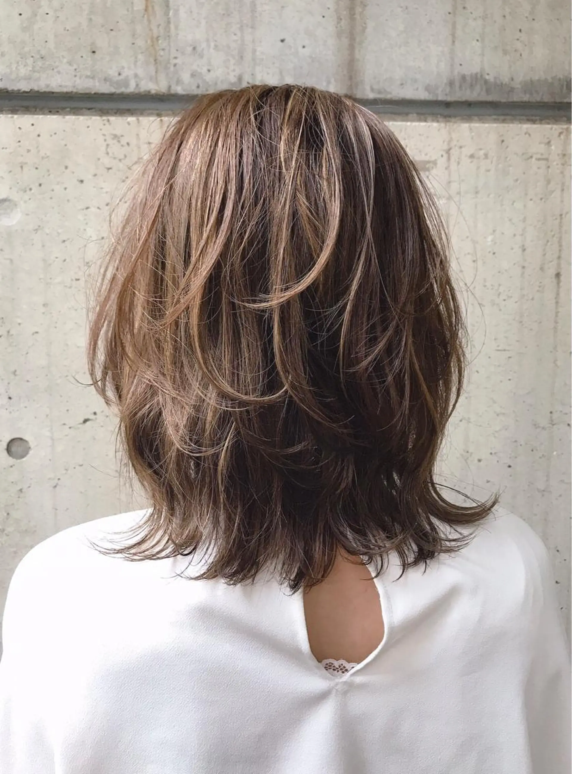 ミディアム カラー パーマ ミディアムパーマ アッシュ アッシュブラウン ベージュカラー 黒髪 ヘアカラー DX SHARE SALON SHIBUYA所属・AKI アキのヘアスタイル